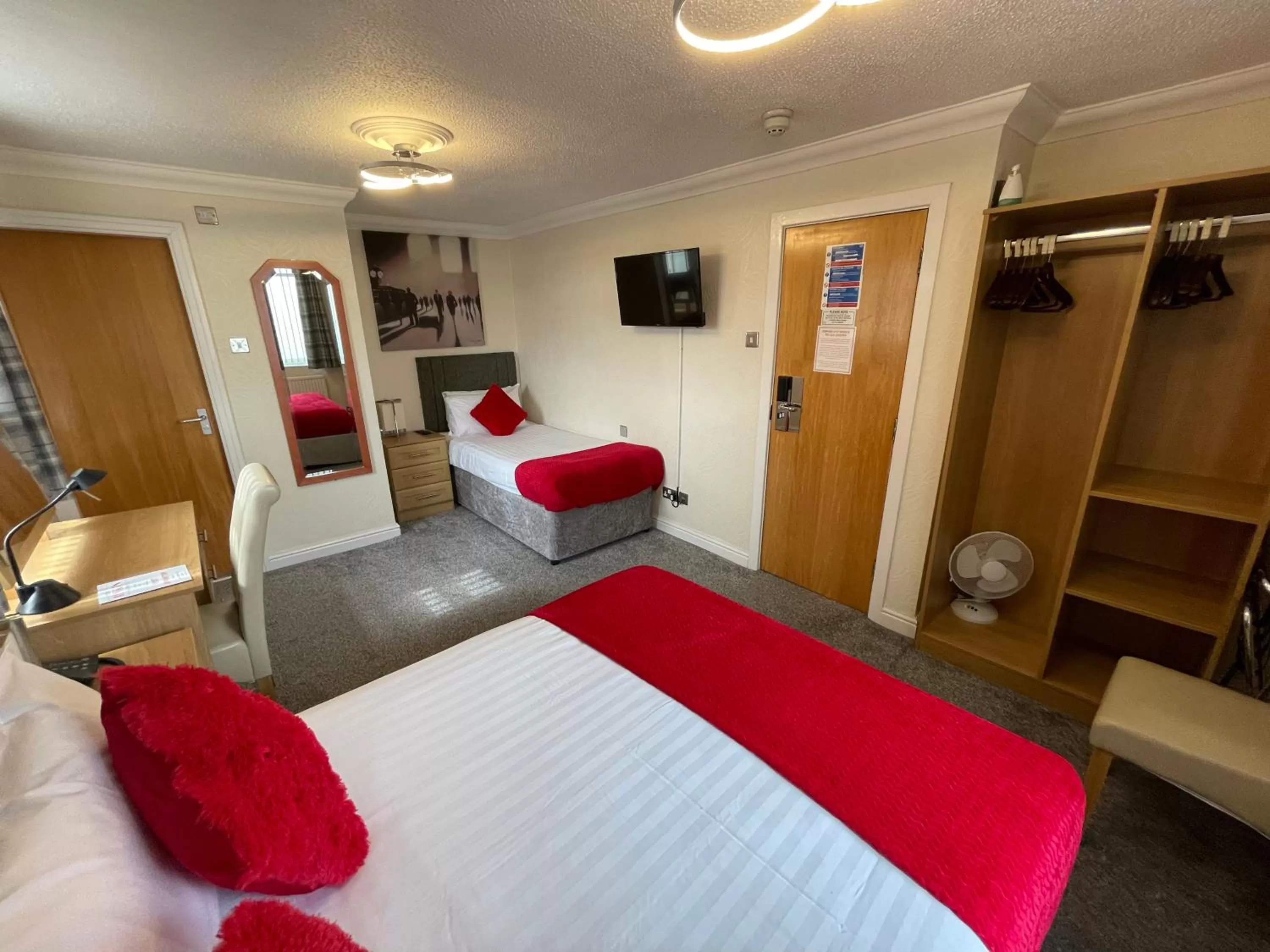 Bedroom, Bed in Ruskin Hotel