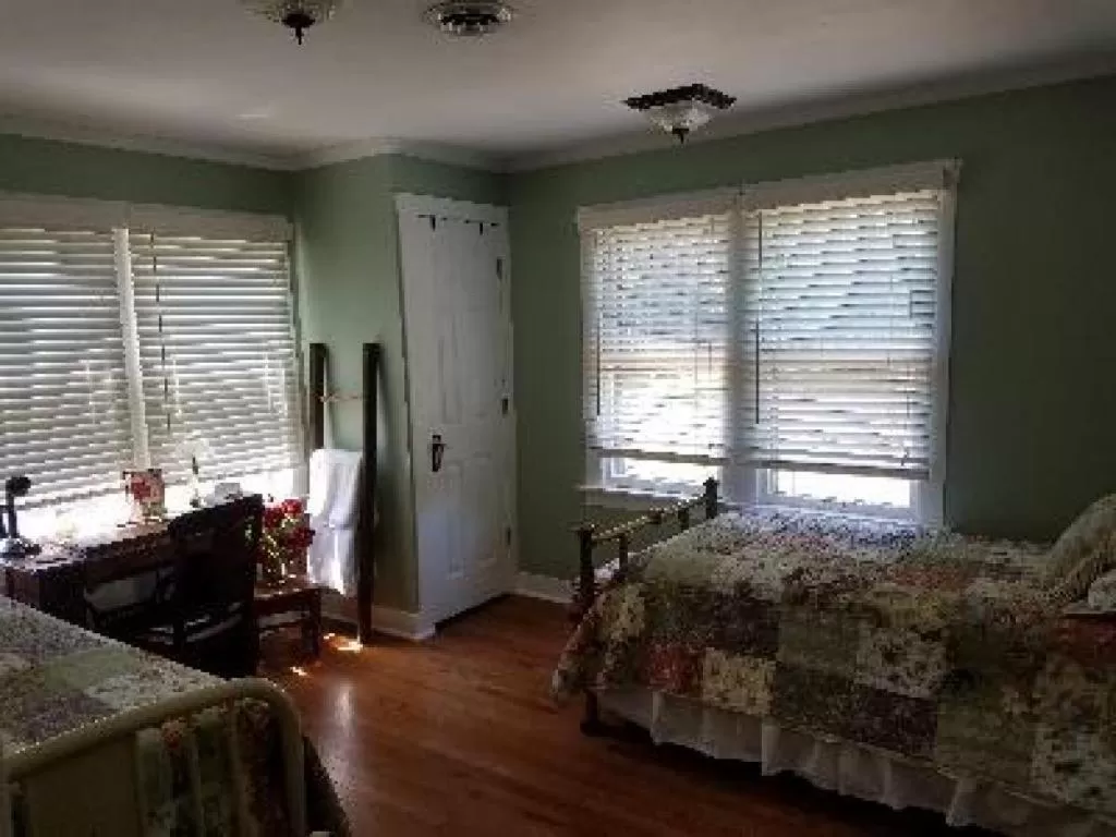 Standard Twin Room with Shared Bathroom in Dragonfly Bed and Breakfast