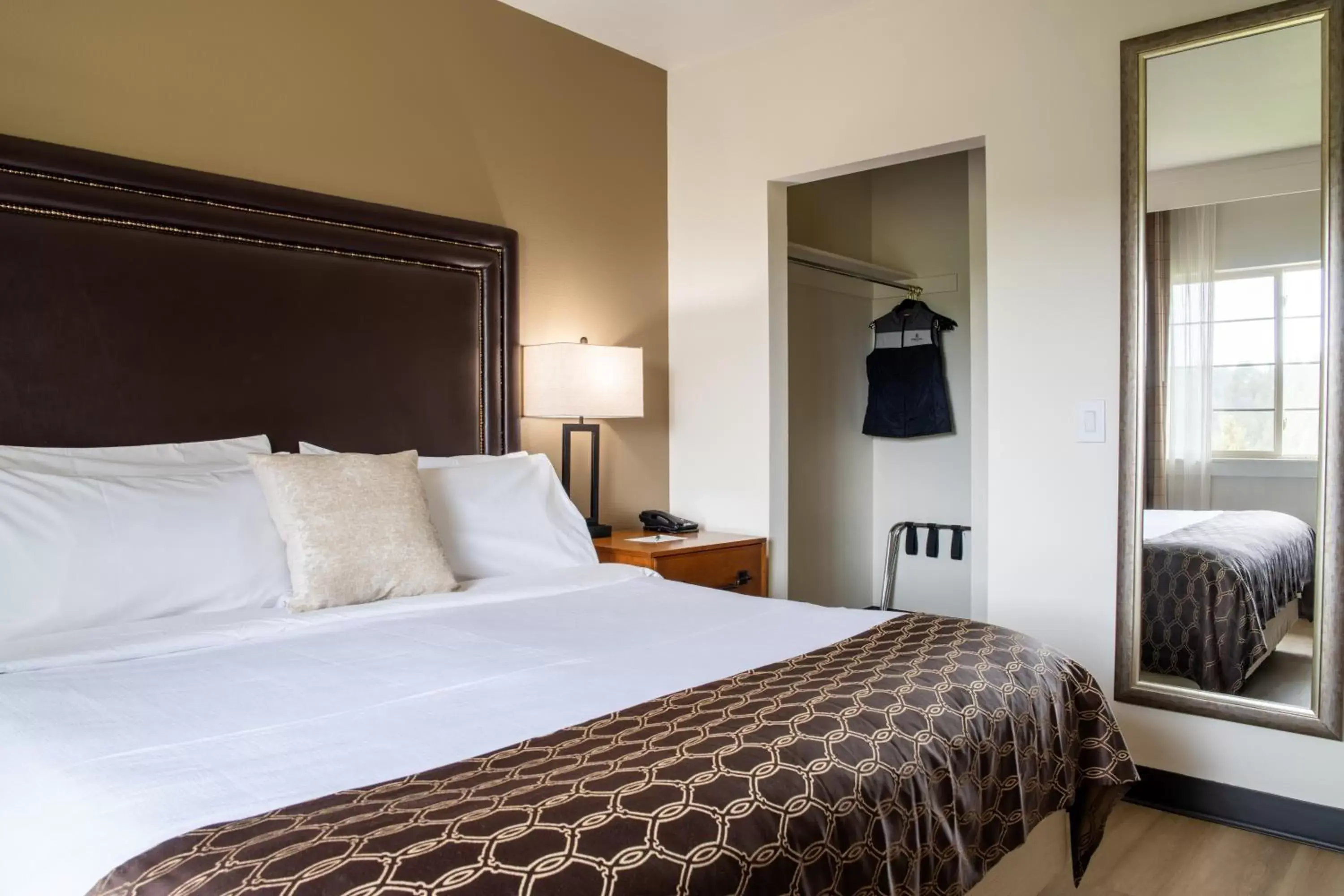 Bed in Running Y Ranch Golf & Spa Resort Bed in Running Y Ranch Golf & Spa Resort