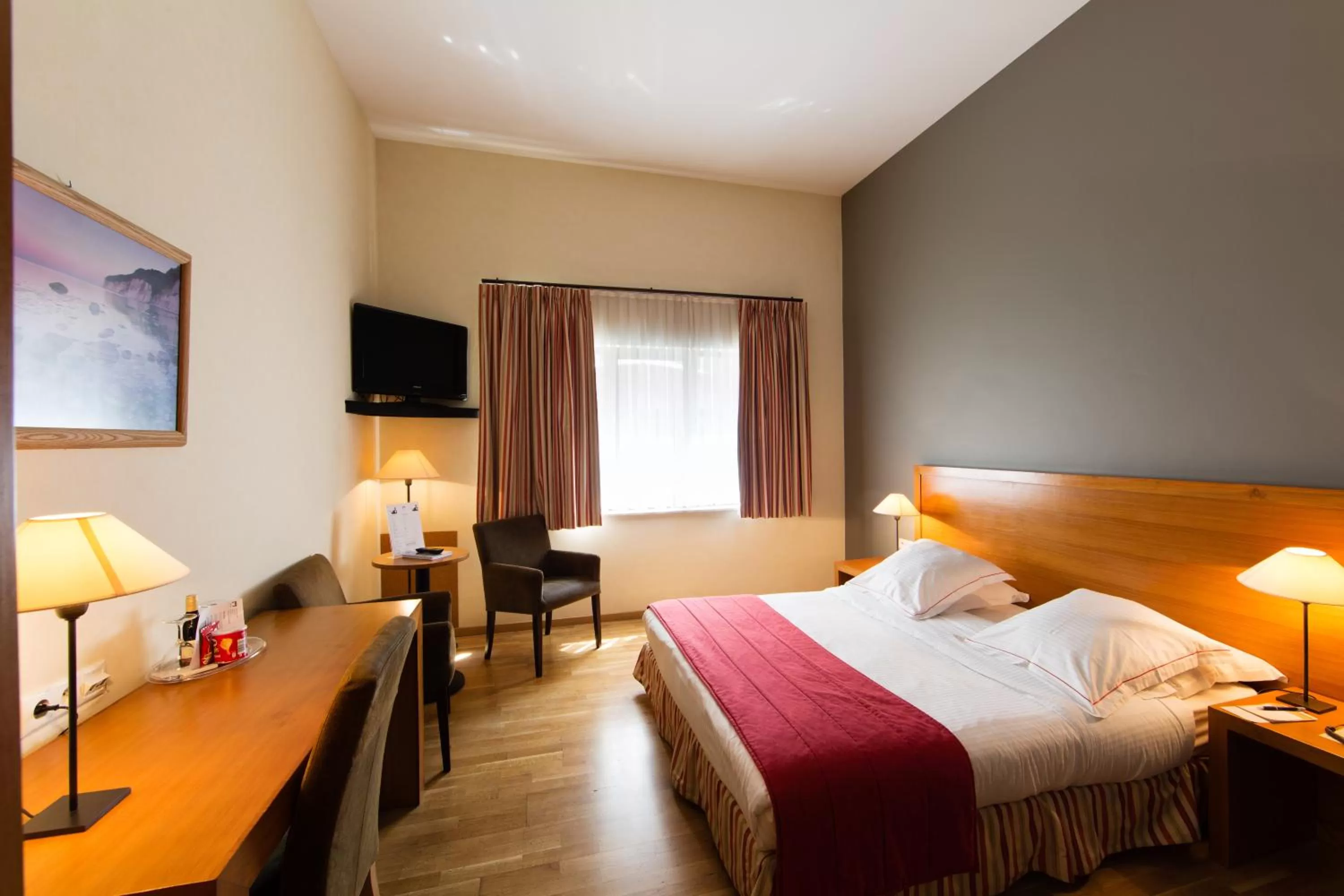 Photo of the whole room, Bed in Ghent River Hotel