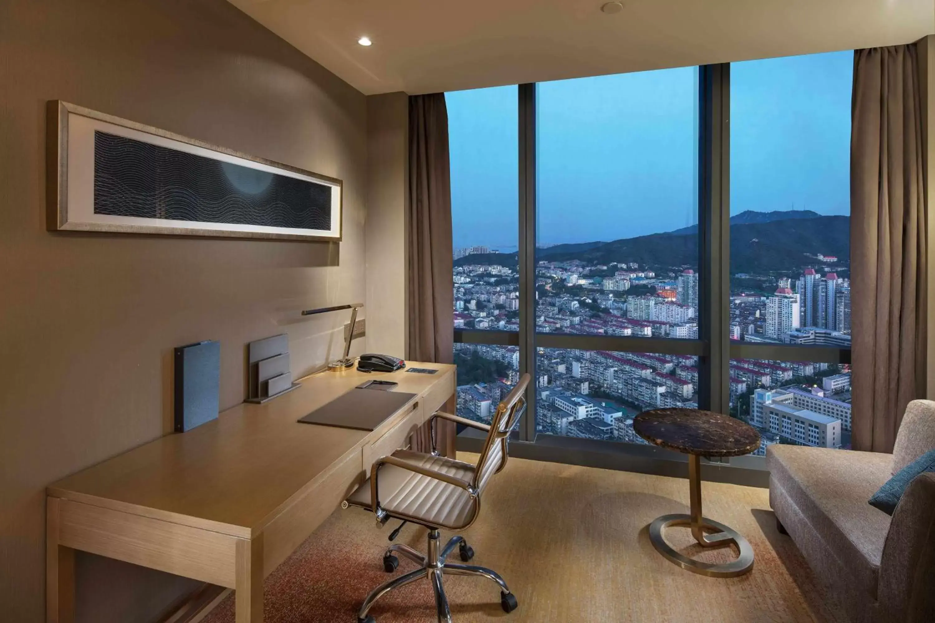 Bedroom, Mountain View in Hilton Yantai