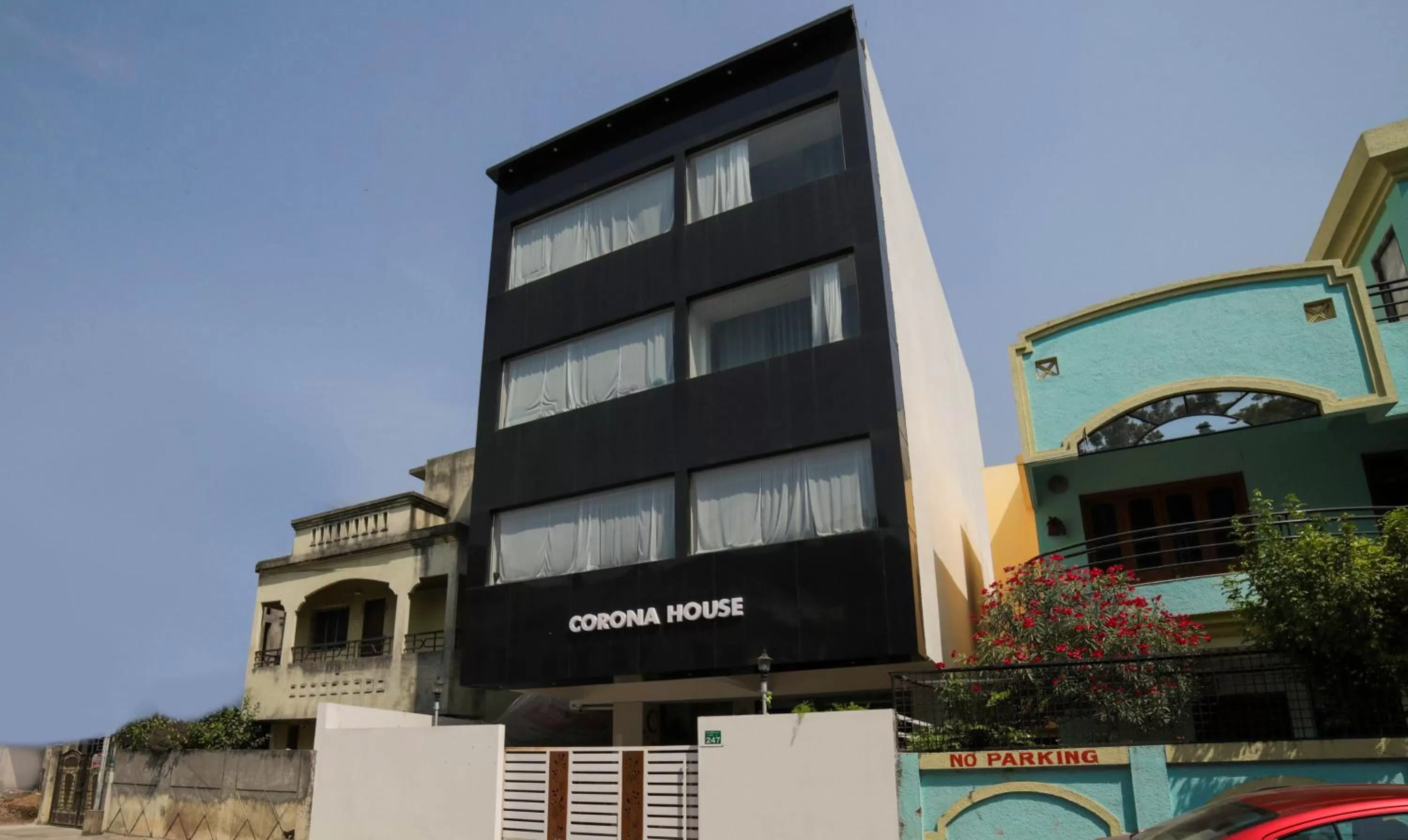 Property building in Itsy Hotels Le Clover