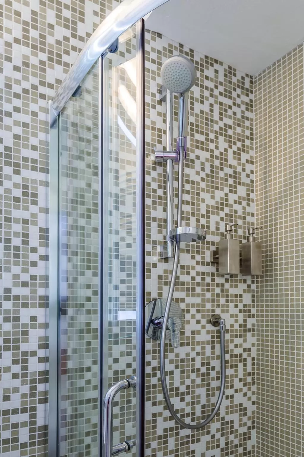 Shower in Le Maestranze Deluxe Rooms