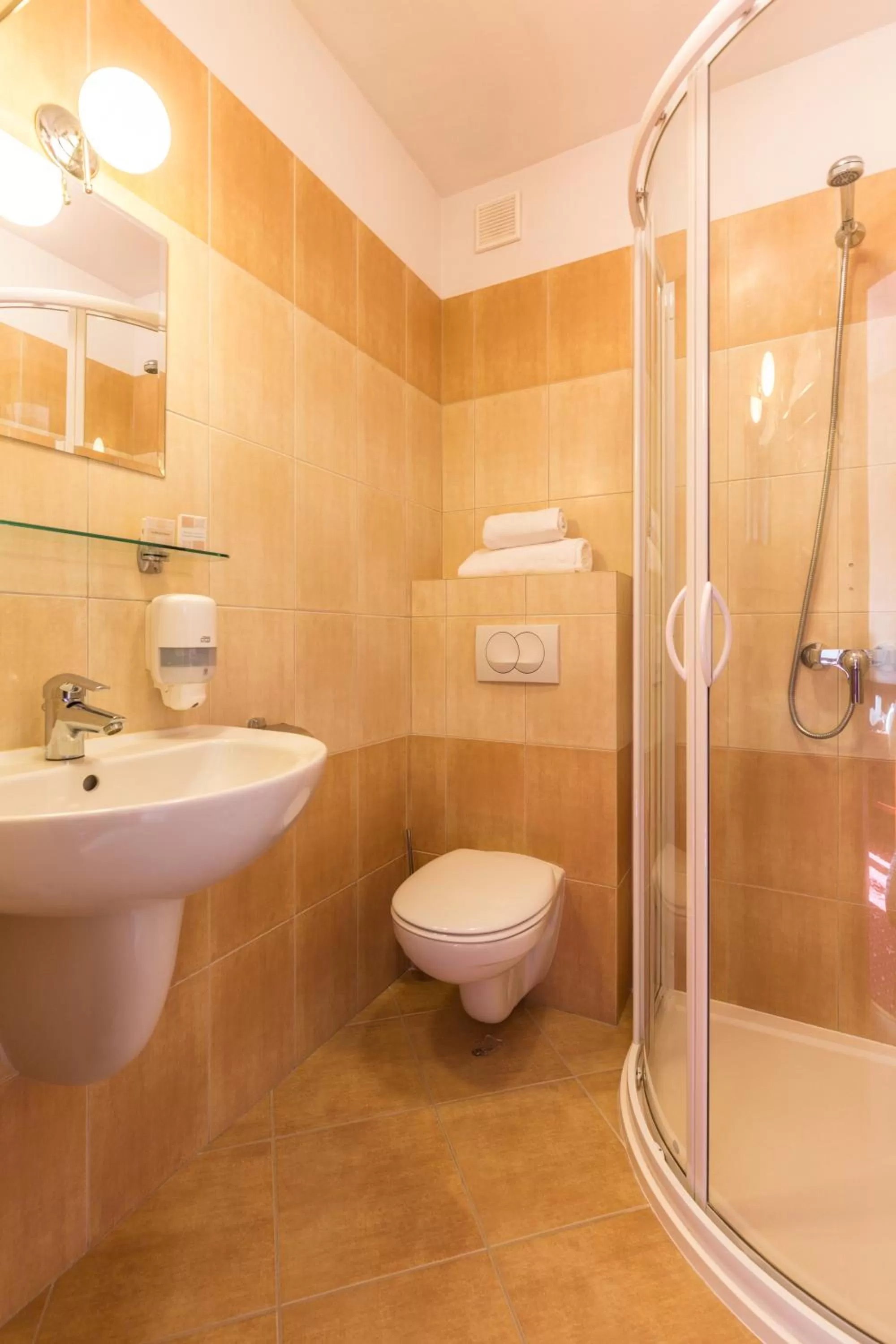 Shower in Gospoda Pazibroda