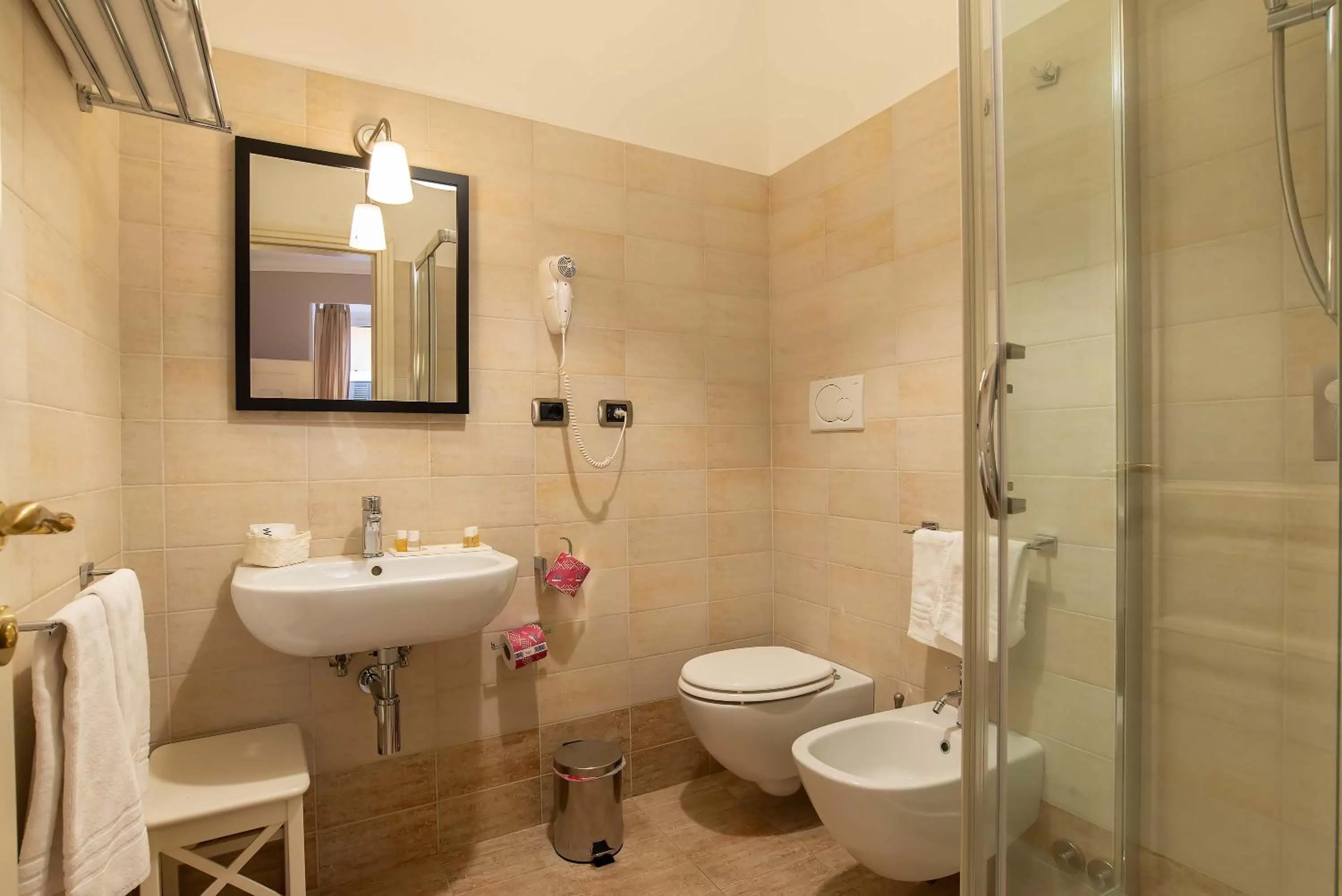 Shower in I TRE MOSCHETTIERI - D'ARTAGNAN Luxury Guest House