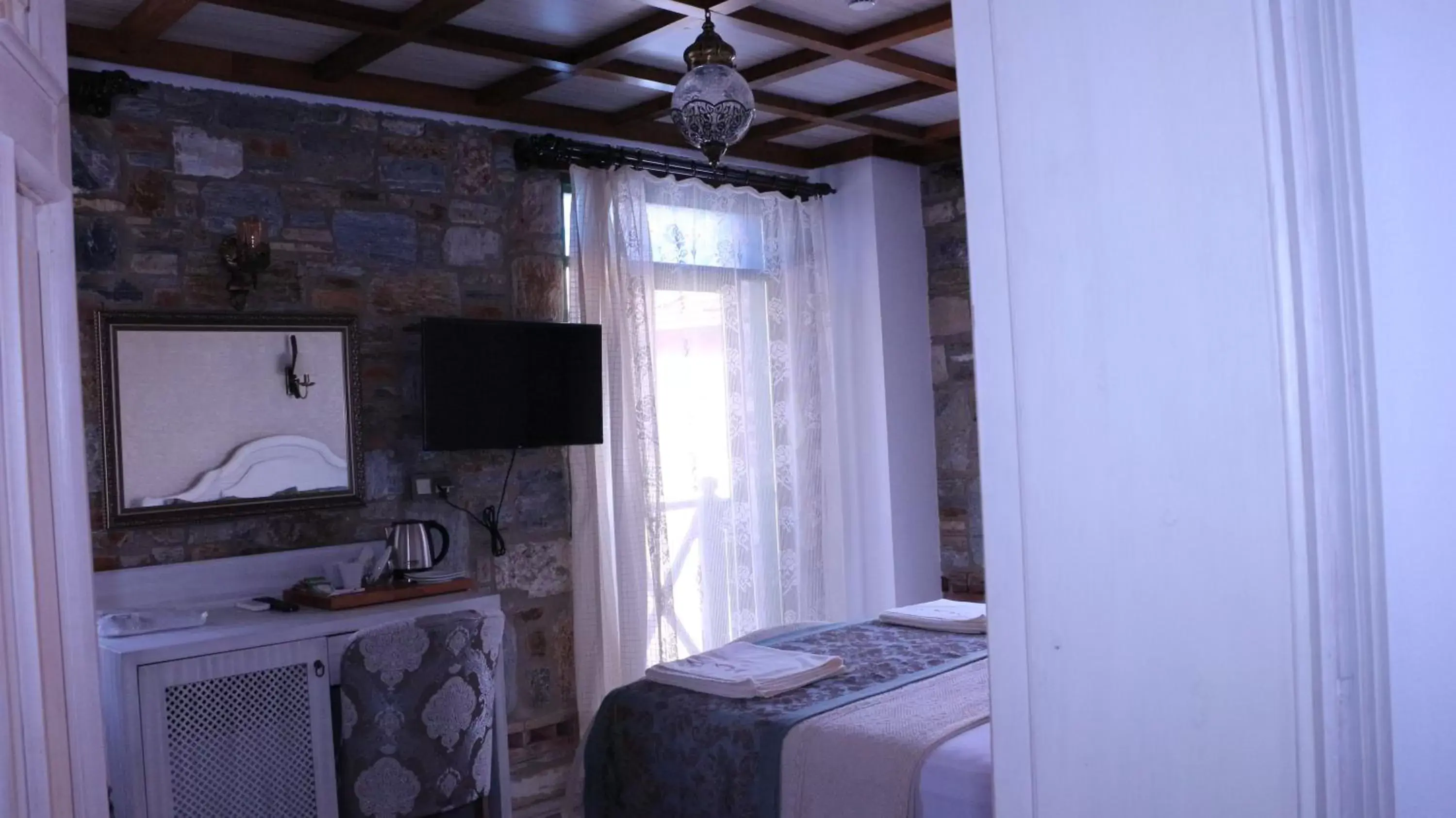 Bedroom, TV/Entertainment Center in Celsus Boutique Hotel