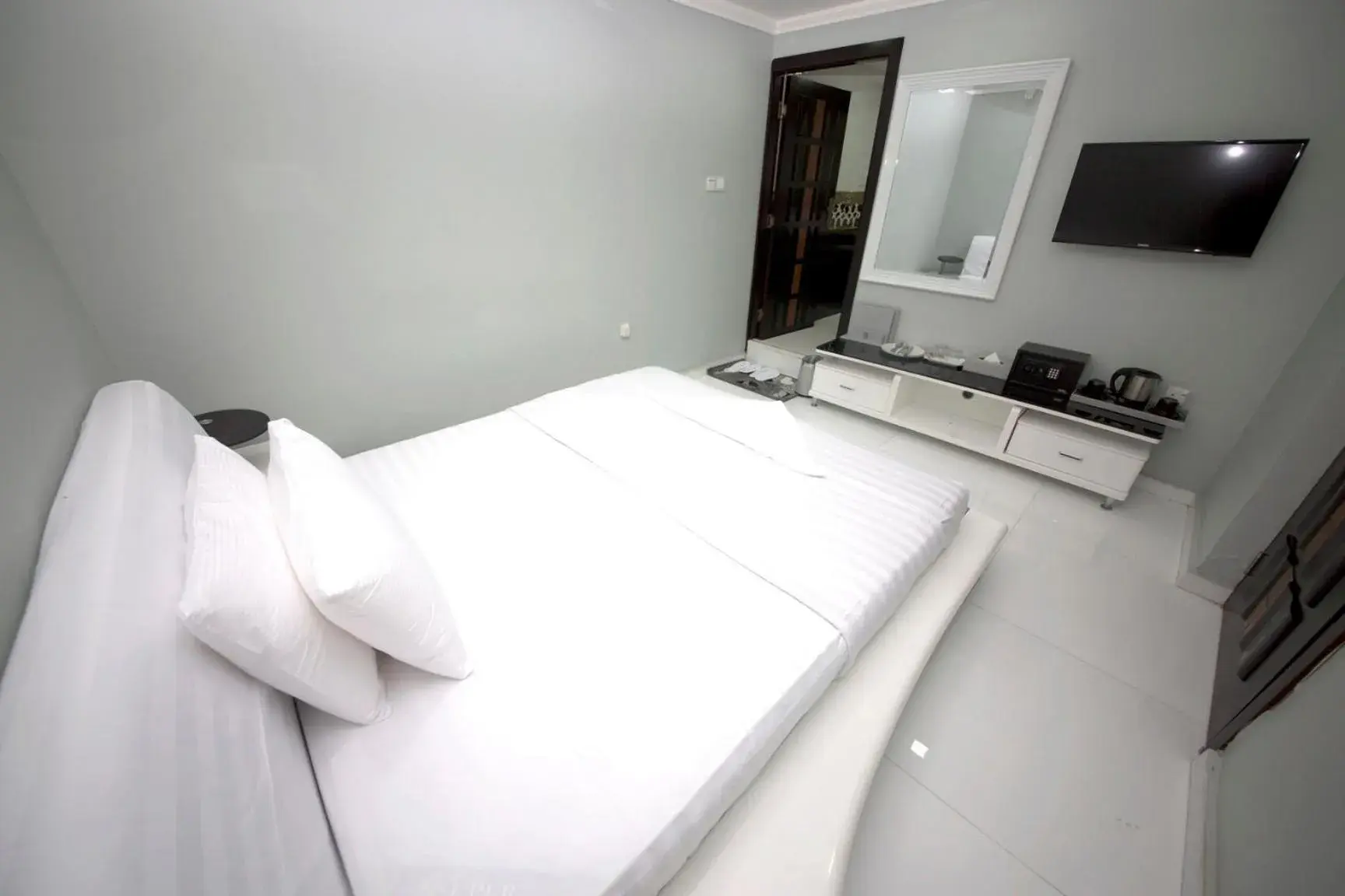 Other, Bed in White Fort Hotel