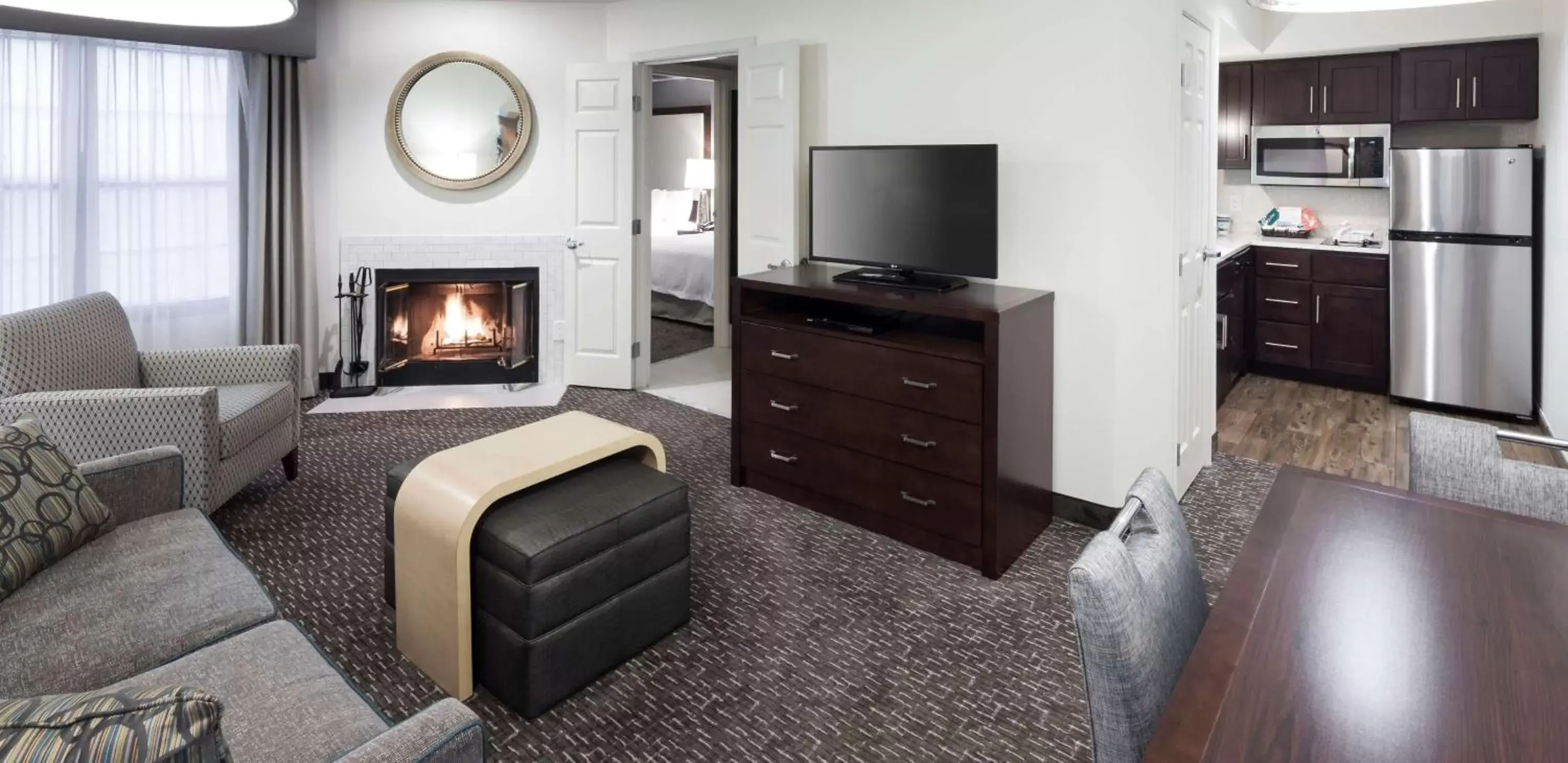 Kitchen or kitchenette, TV/Entertainment Center in Homewood Suites by Hilton San Jose Airport-Silicon Valley