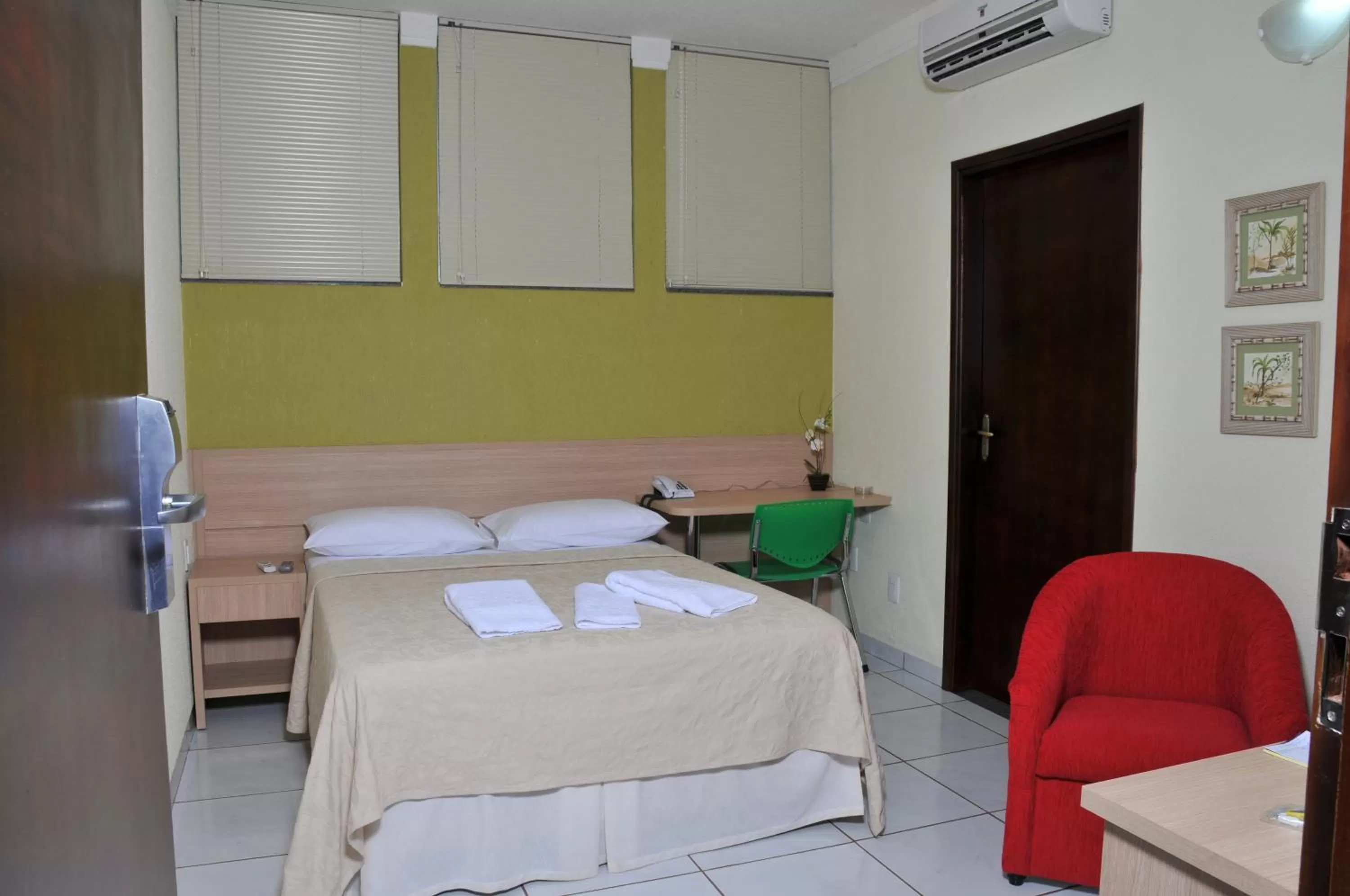 Property building, Bed in Garden Hotel