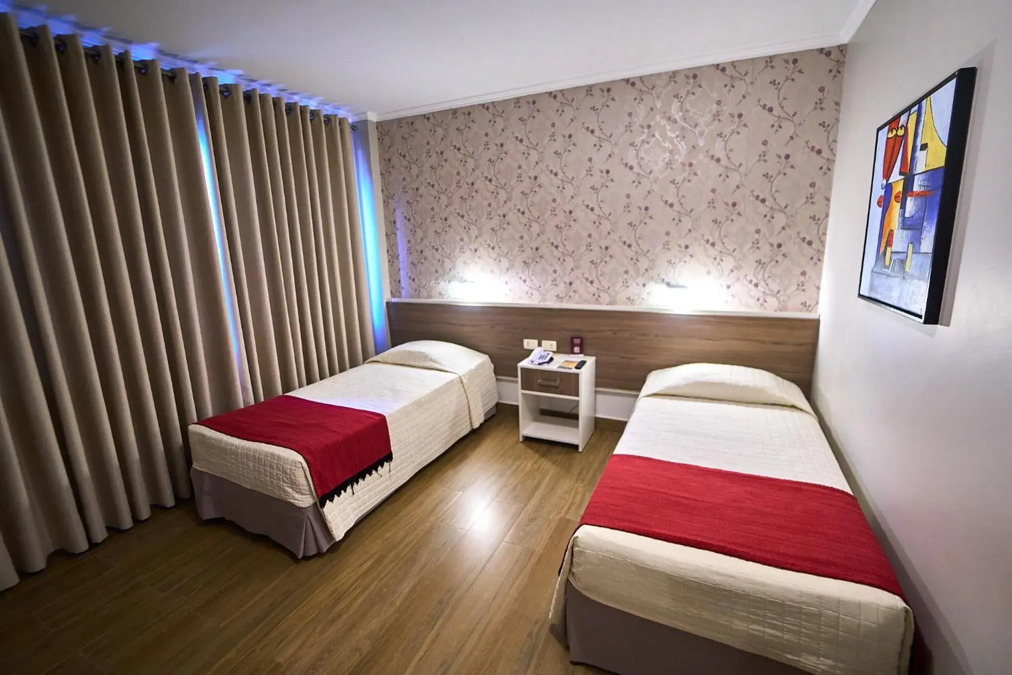 Bedroom, Bed in Foz Plaza Hotel