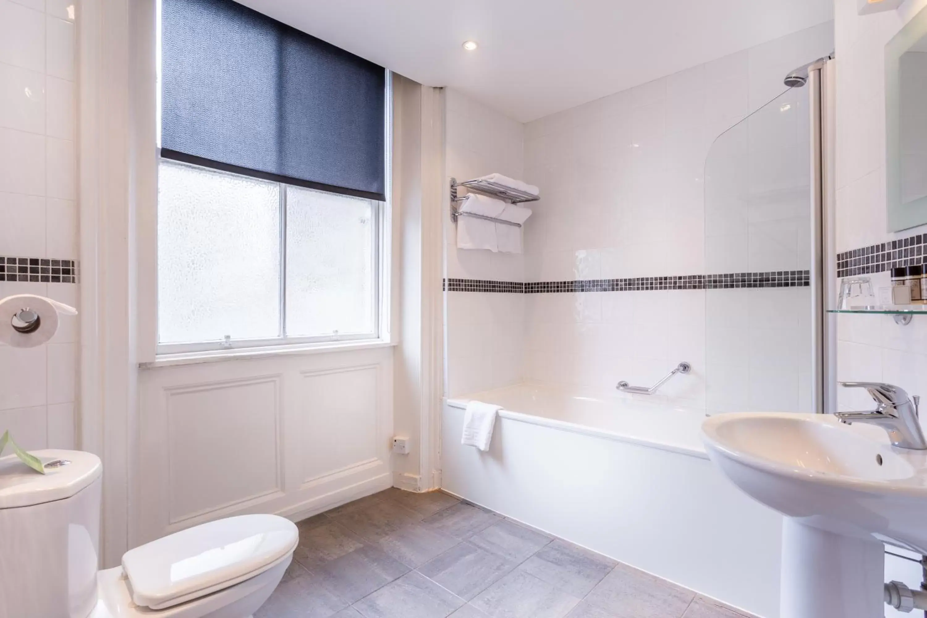 Bathroom in Royal Station Hotel- Part of the Cairn Collection