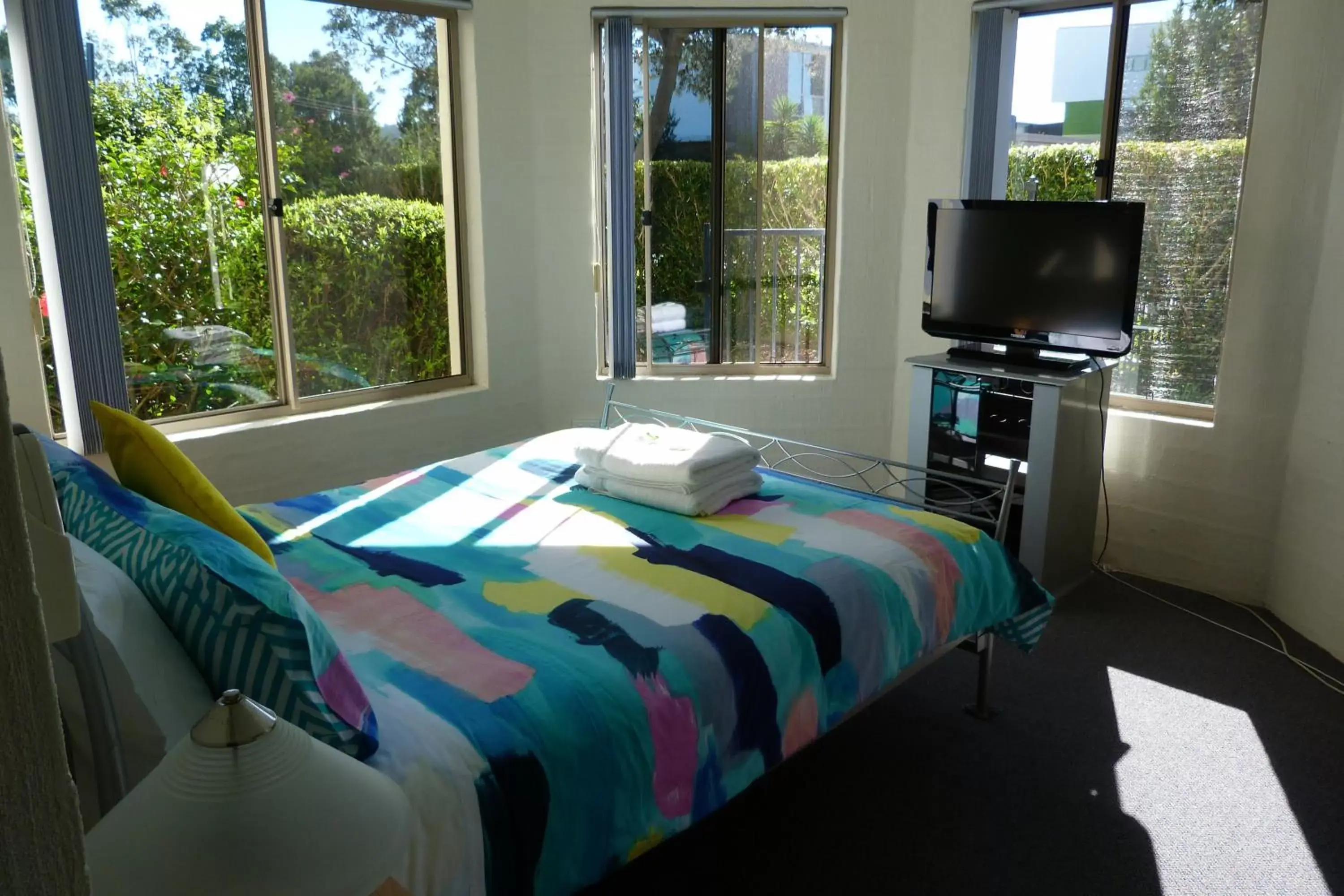 Bedroom, Bed in Sails Luxury Apartments Merimbula