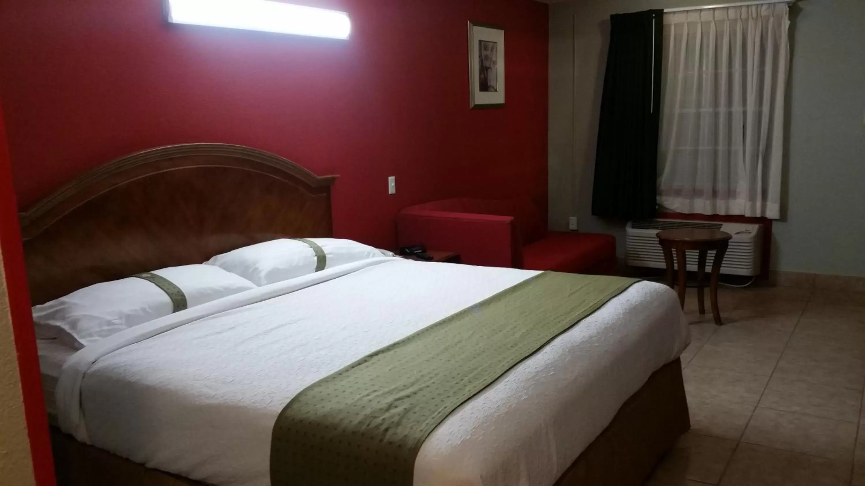 Photo of the whole room, Bed in Texas Inn
