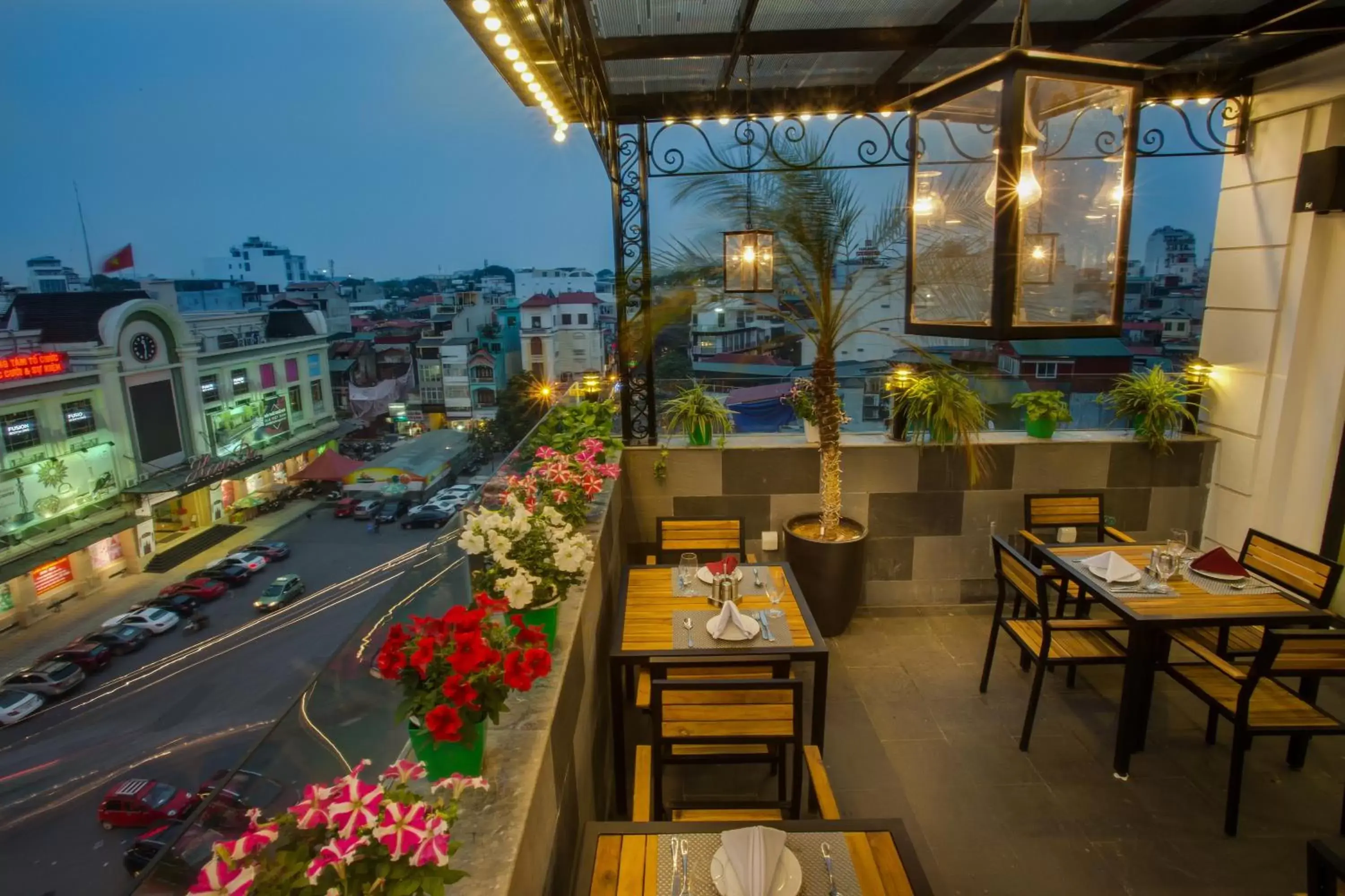 Balcony/Terrace, Restaurant/Places to Eat in Hanoi Marvellous Hotel & Spa