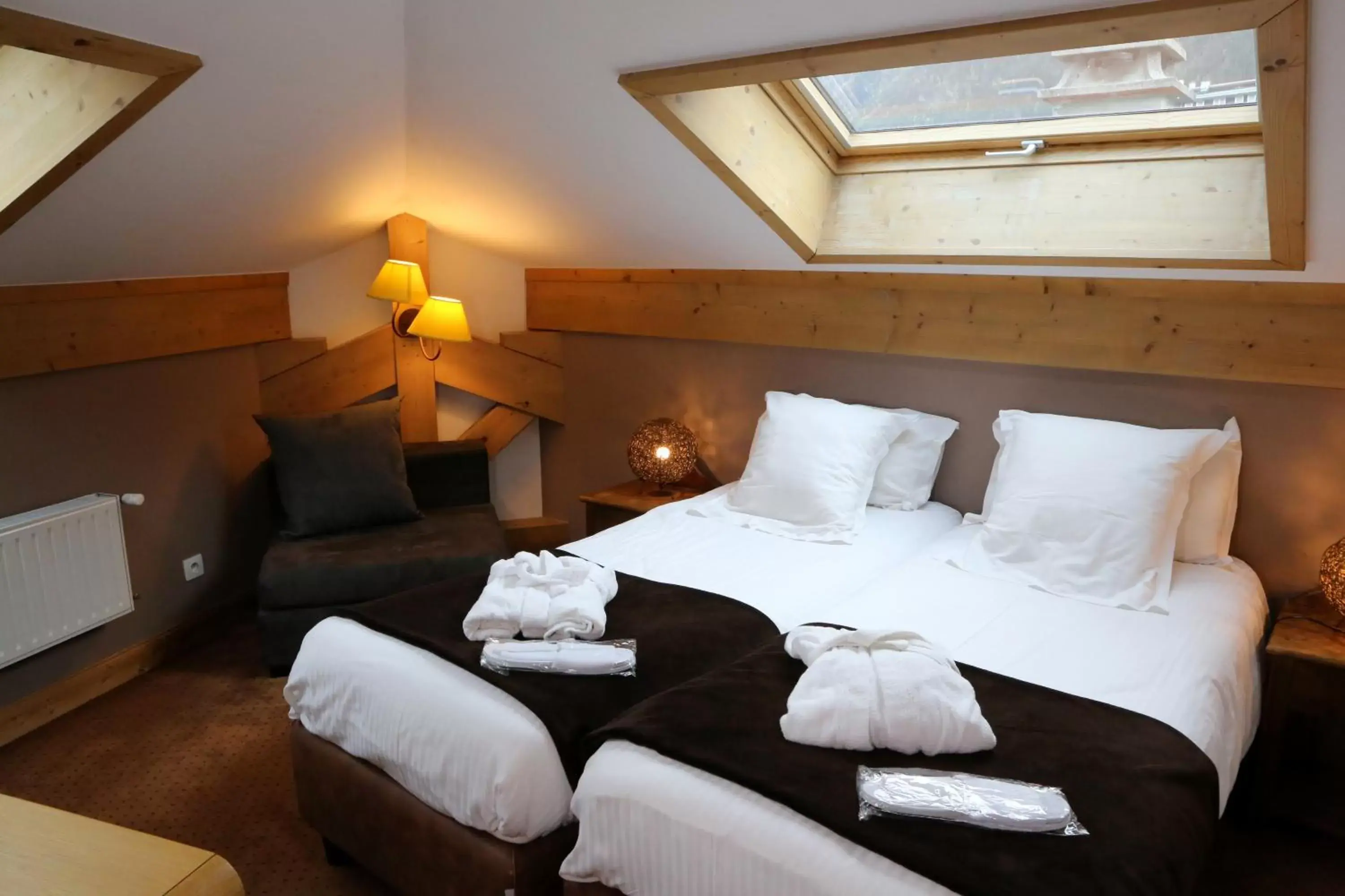 Bed in Les Gourmets - Chalet Hotel