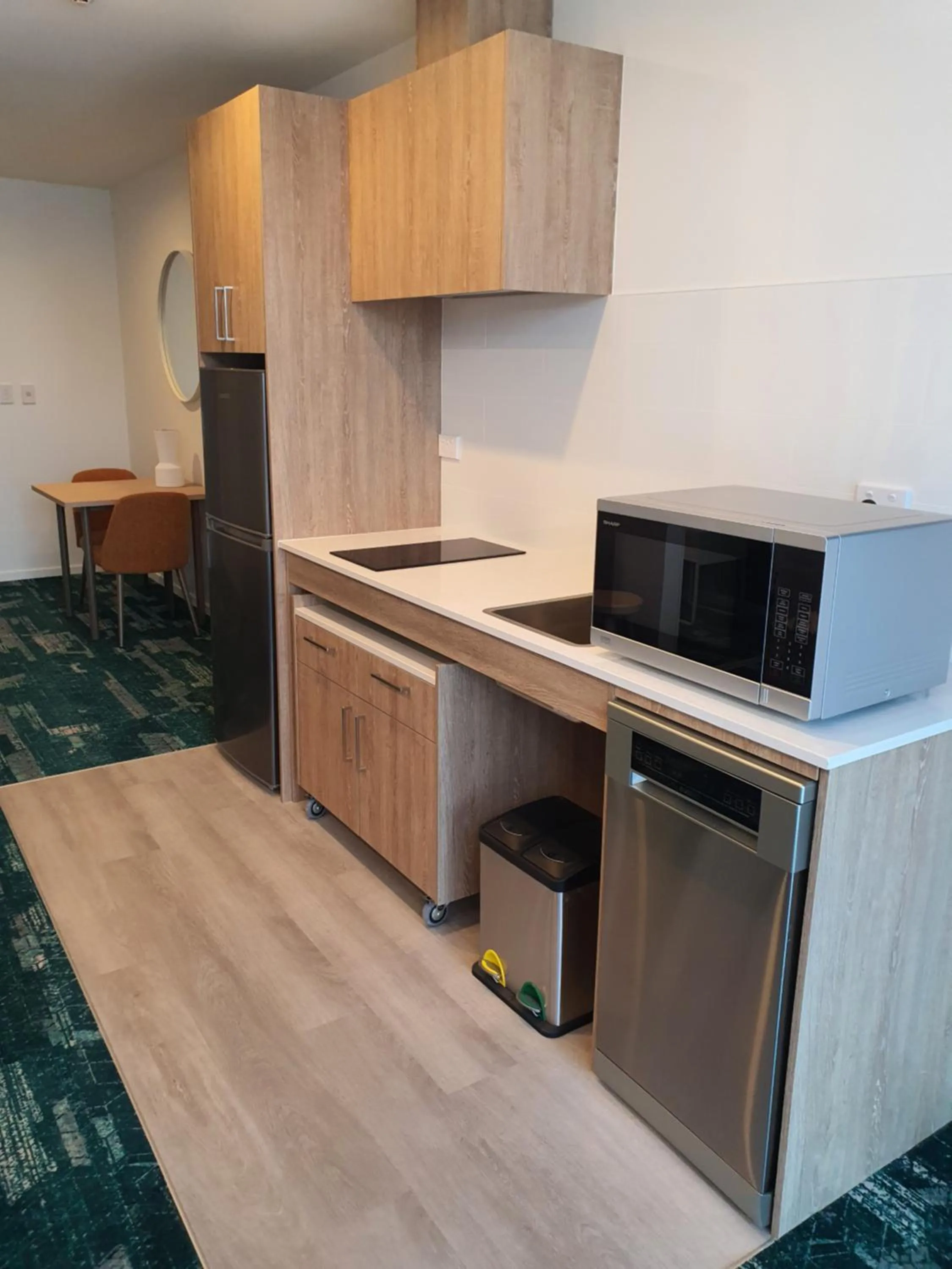 Kitchen or kitchenette in La Quinta by Wyndham Ellerslie Auckland