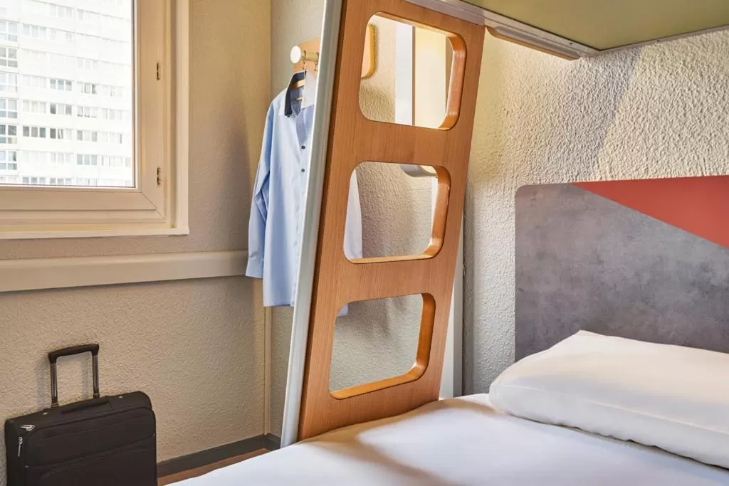 Bedroom, Bed in ibis budget Paris Porte d'Aubervilliers
