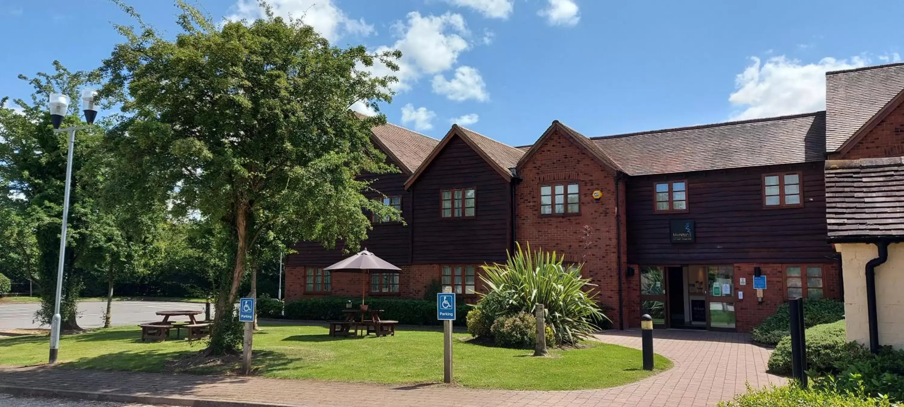 Facade/entrance, Property Building in Meadow Farm Redditch by Marstons Inns