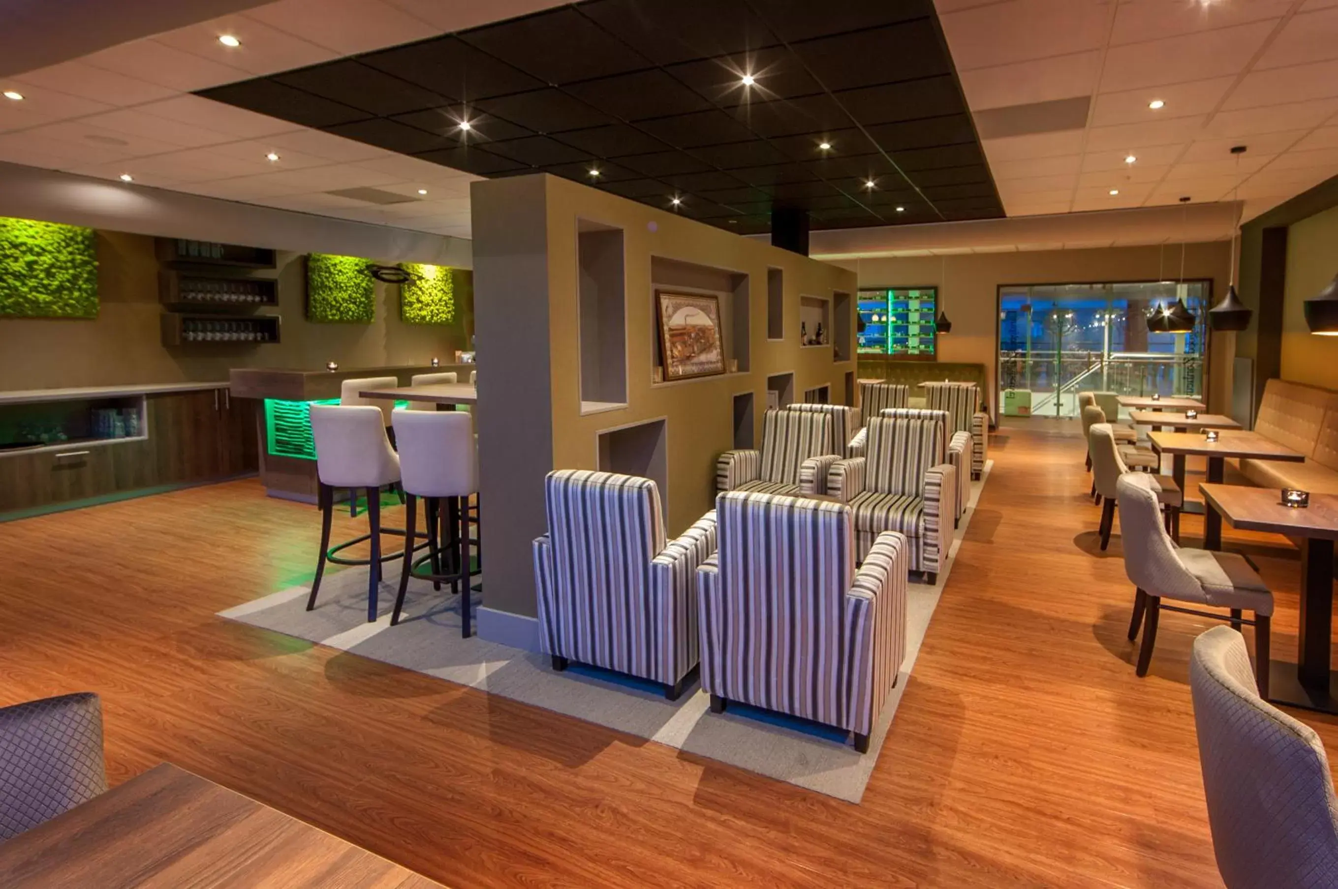 Lounge or bar, Restaurant/Places to Eat in Hotel Landgoed Zonheuvel