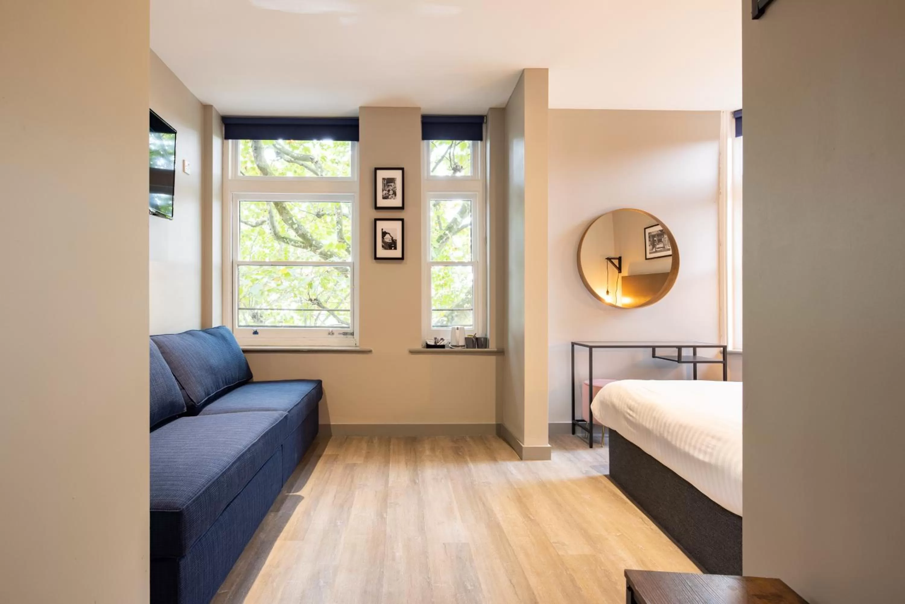 Seating area in TowerBridge64