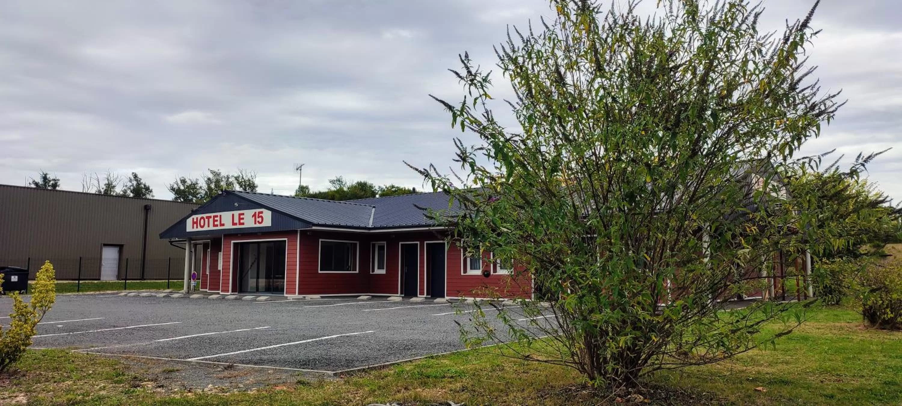 Property building in Hôtel Le 15 Périgueux