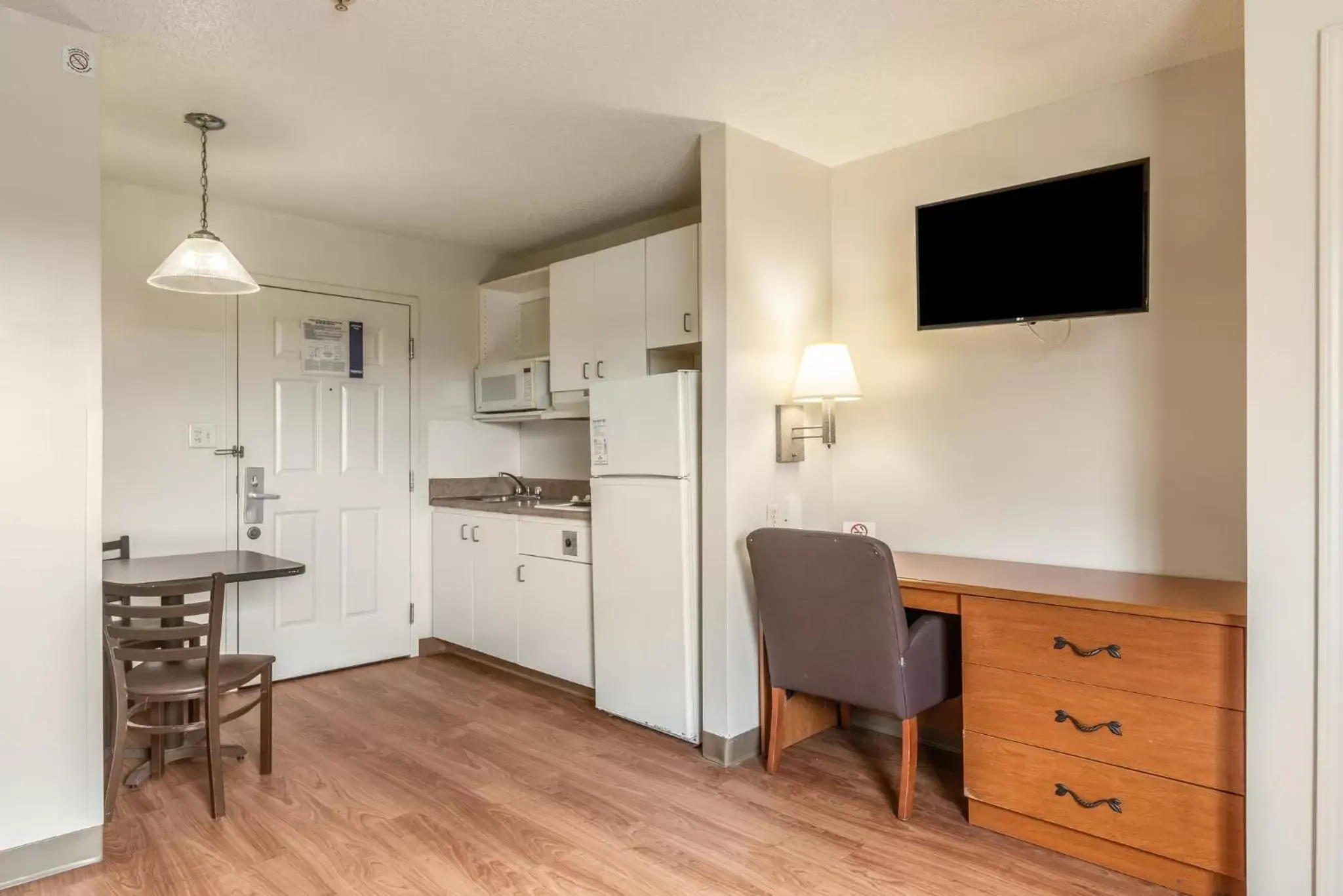 Bedroom, Kitchen/Kitchenette in HomeTowne Studios & Suites by Red Roof Charlotte - Concord