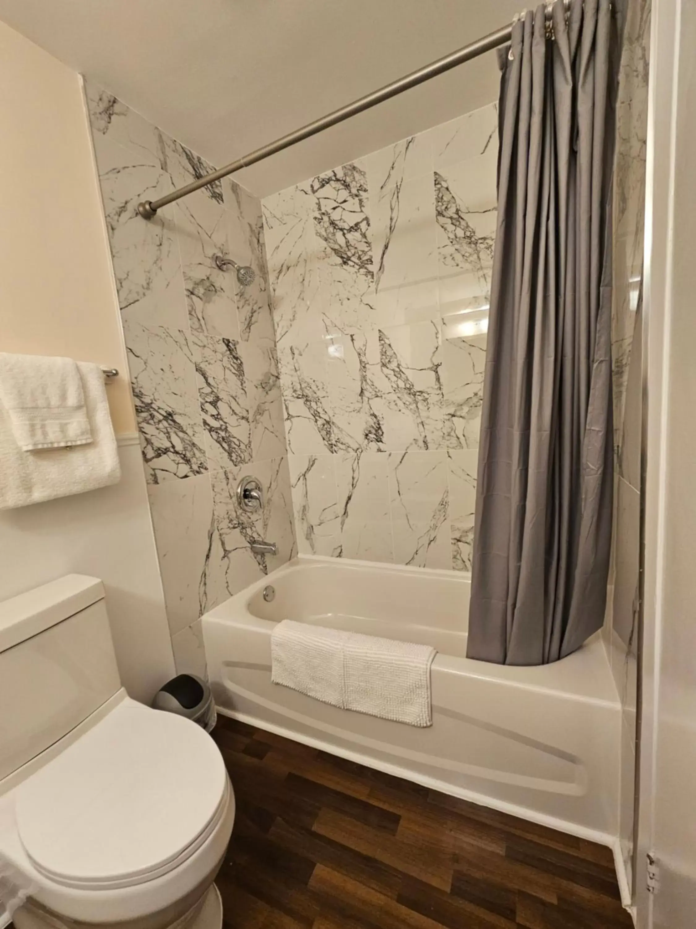 Shower, Bathroom in Sunflower Guest Suites