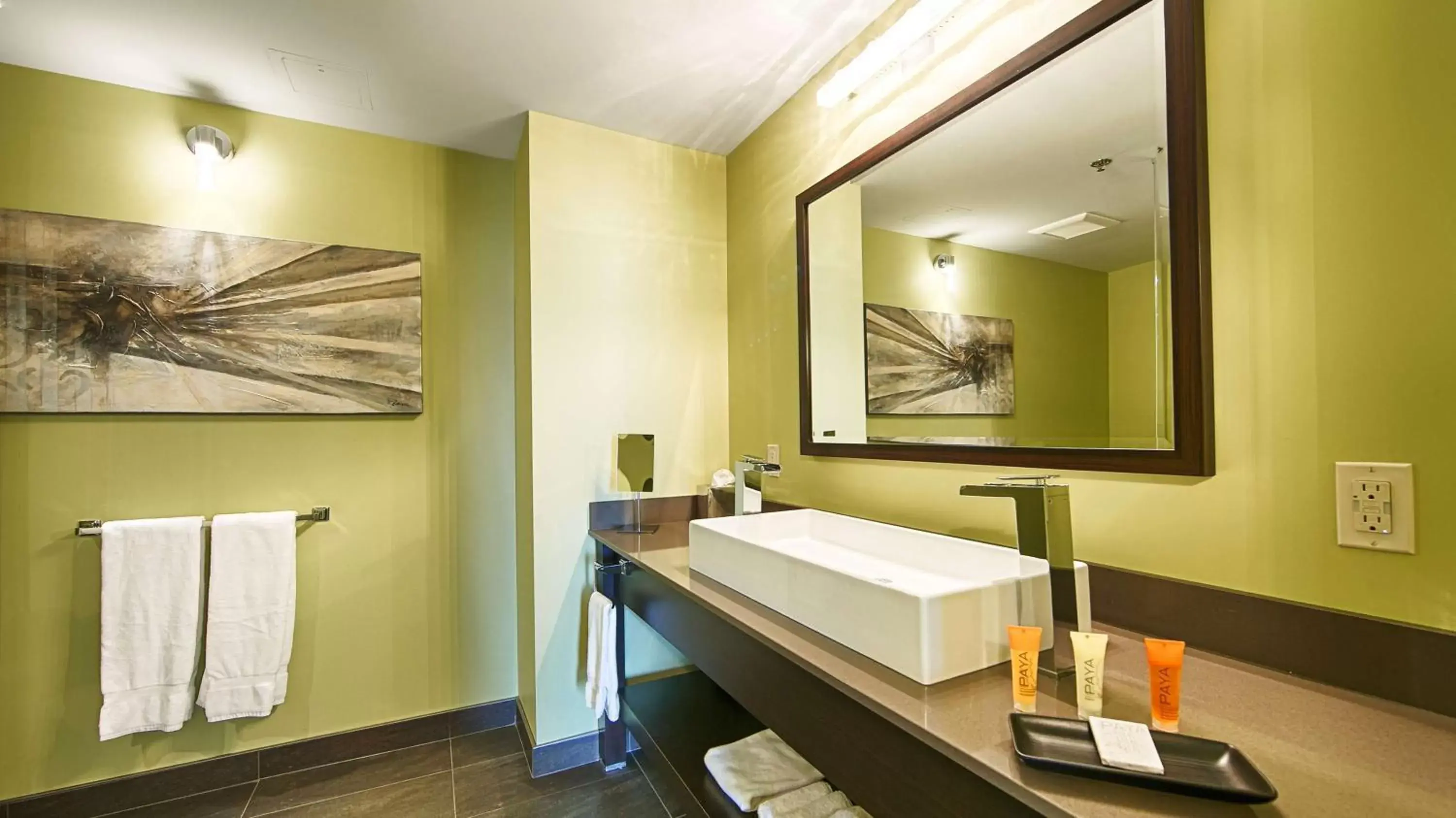 Photo of the whole room, Bathroom in Hotel Levesque