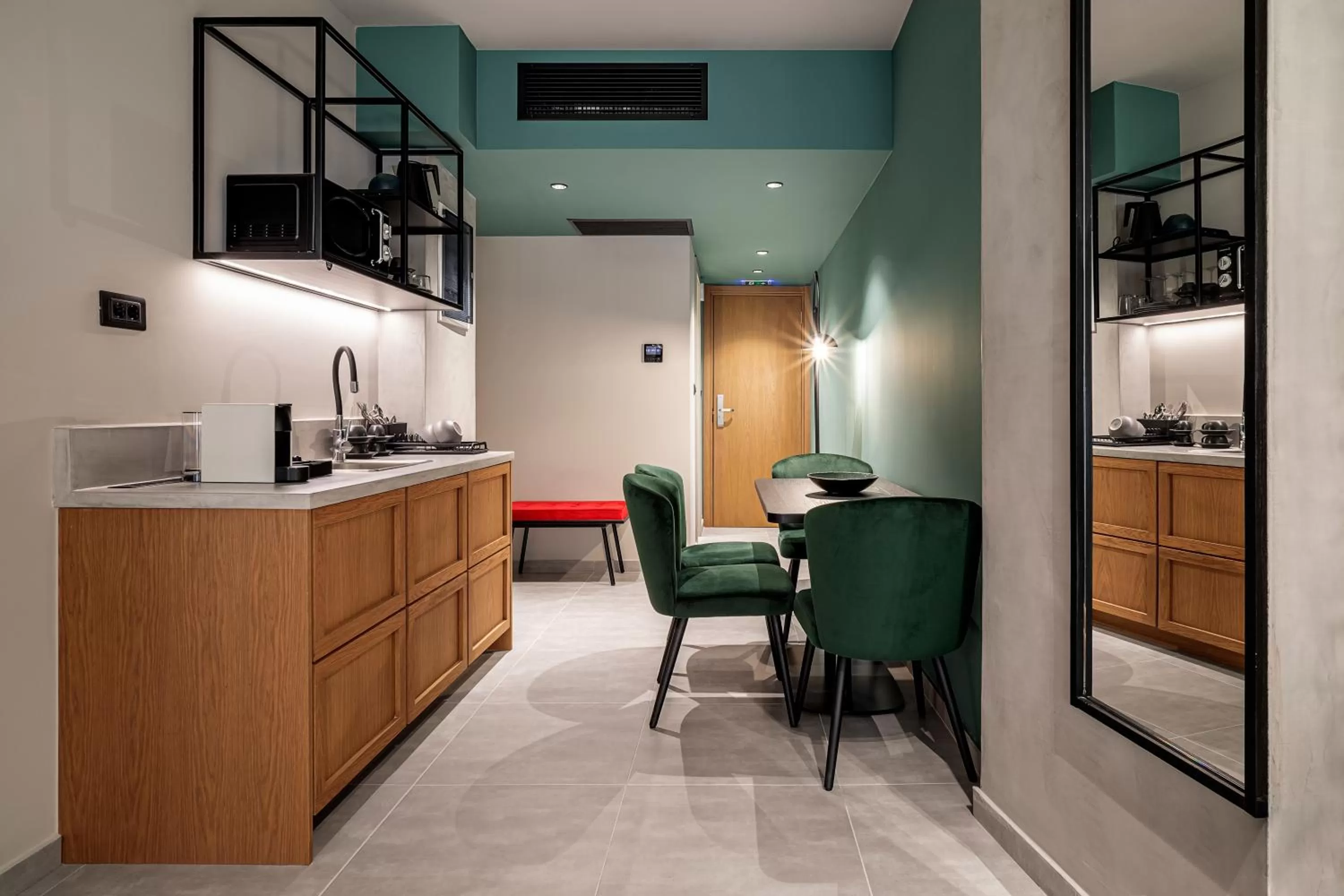 Kitchen or kitchenette in Bob W Athens Akadimia