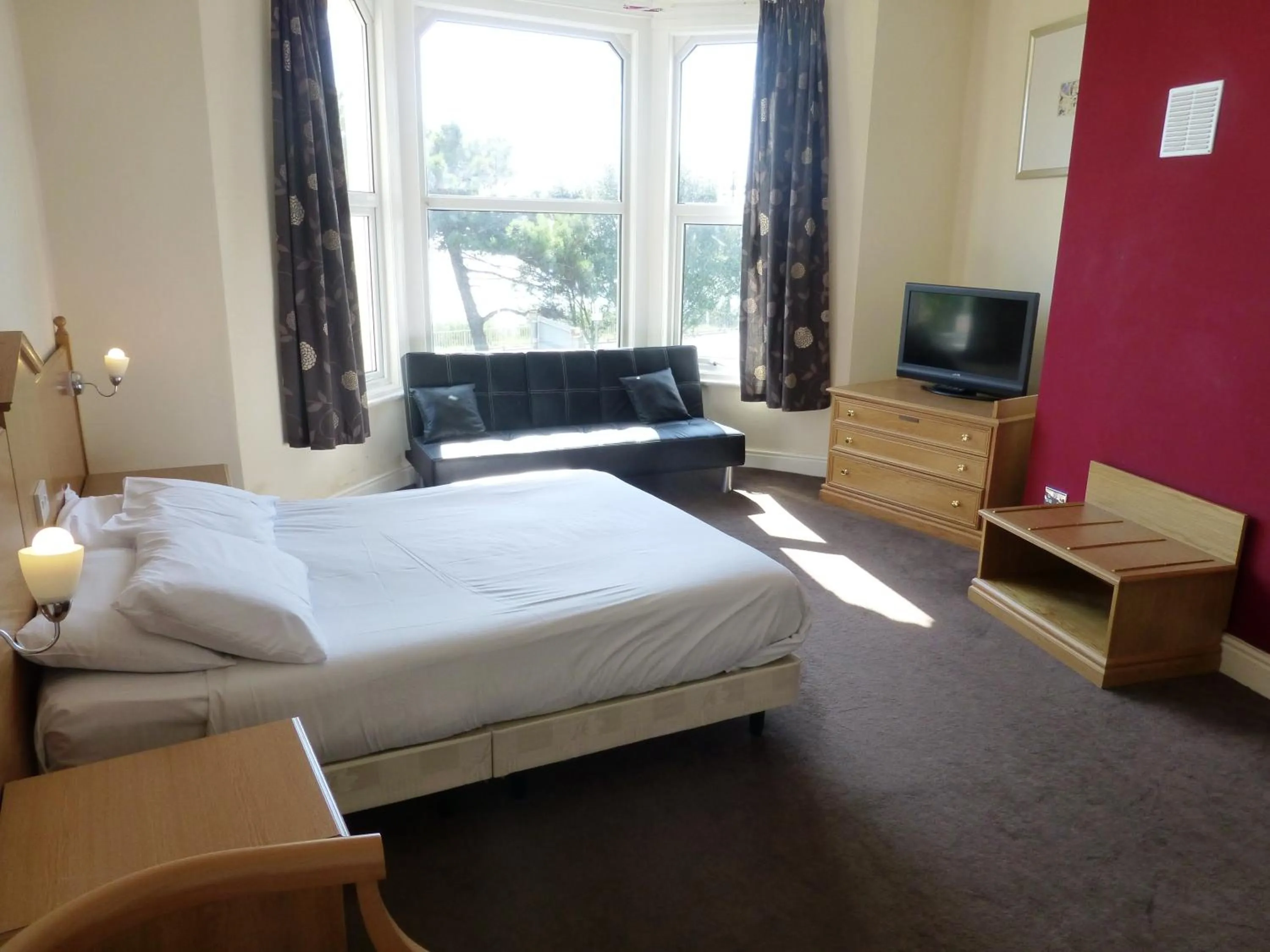 Photo of the whole room, Bed in Esplanade Hotel - Clacton On Sea, Beachfront Hotel by OYO