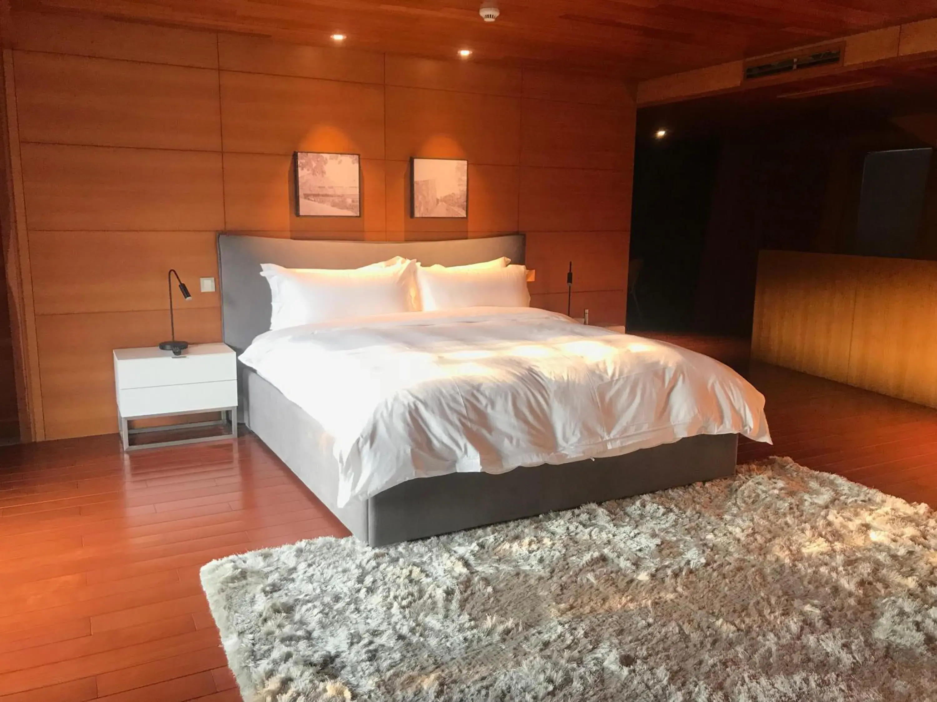 Bed in The Sifang Hotel Nanjing, Autograph Collection