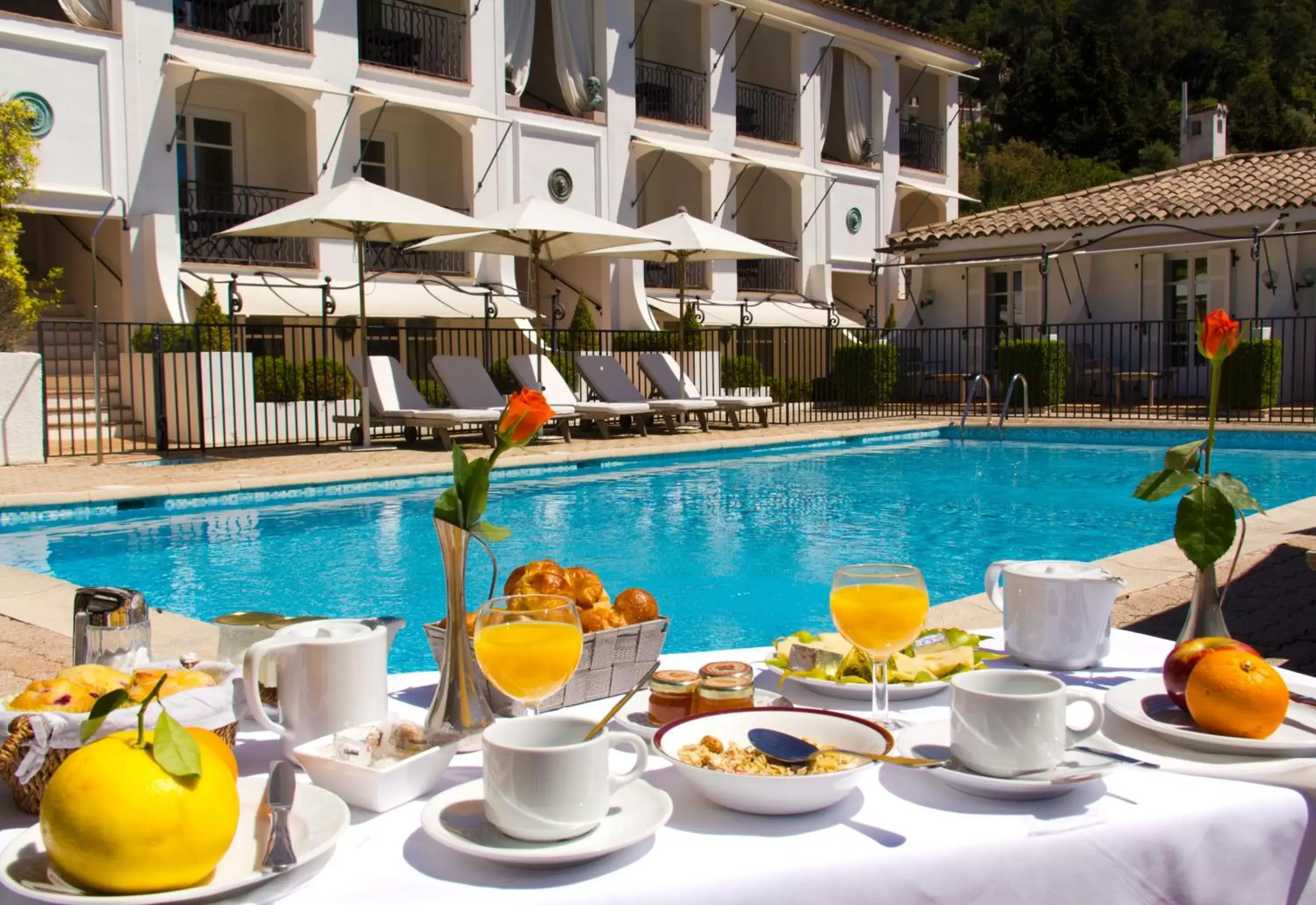 Breakfast, Swimming Pool in Hotel les Vergers de Saint Paul