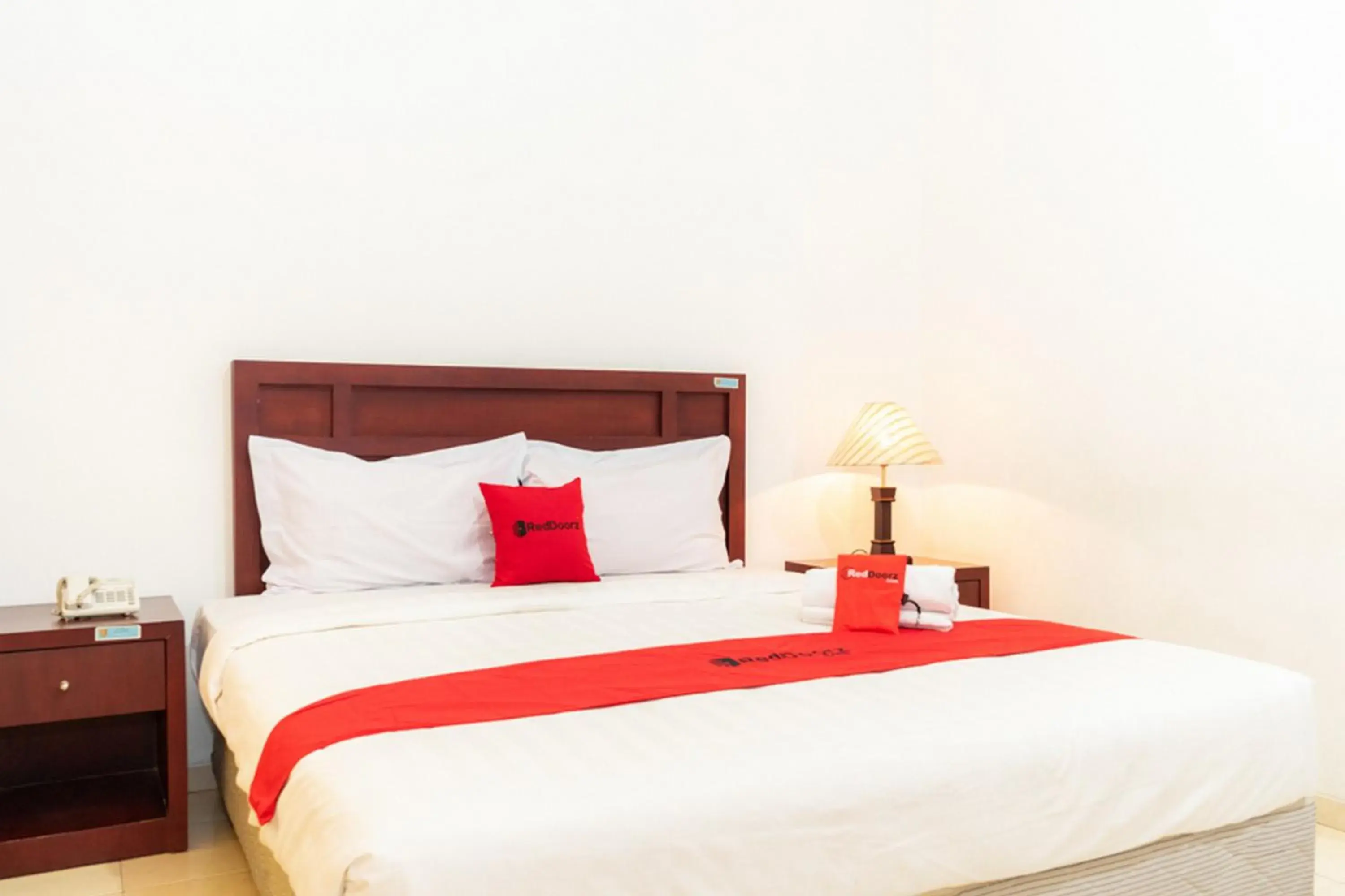 Bed in RedDoorz Plus Syariah near Java Supermall Semarang 2