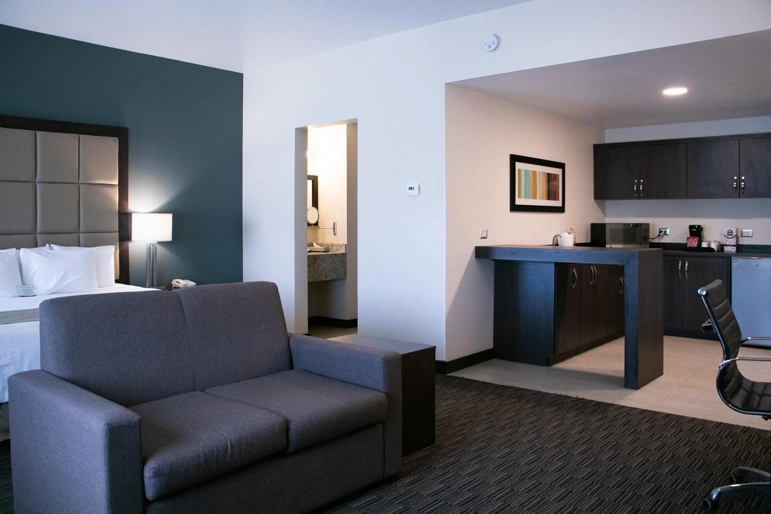 Kitchen or kitchenette in Best Western Plus Chihuahua Juventud