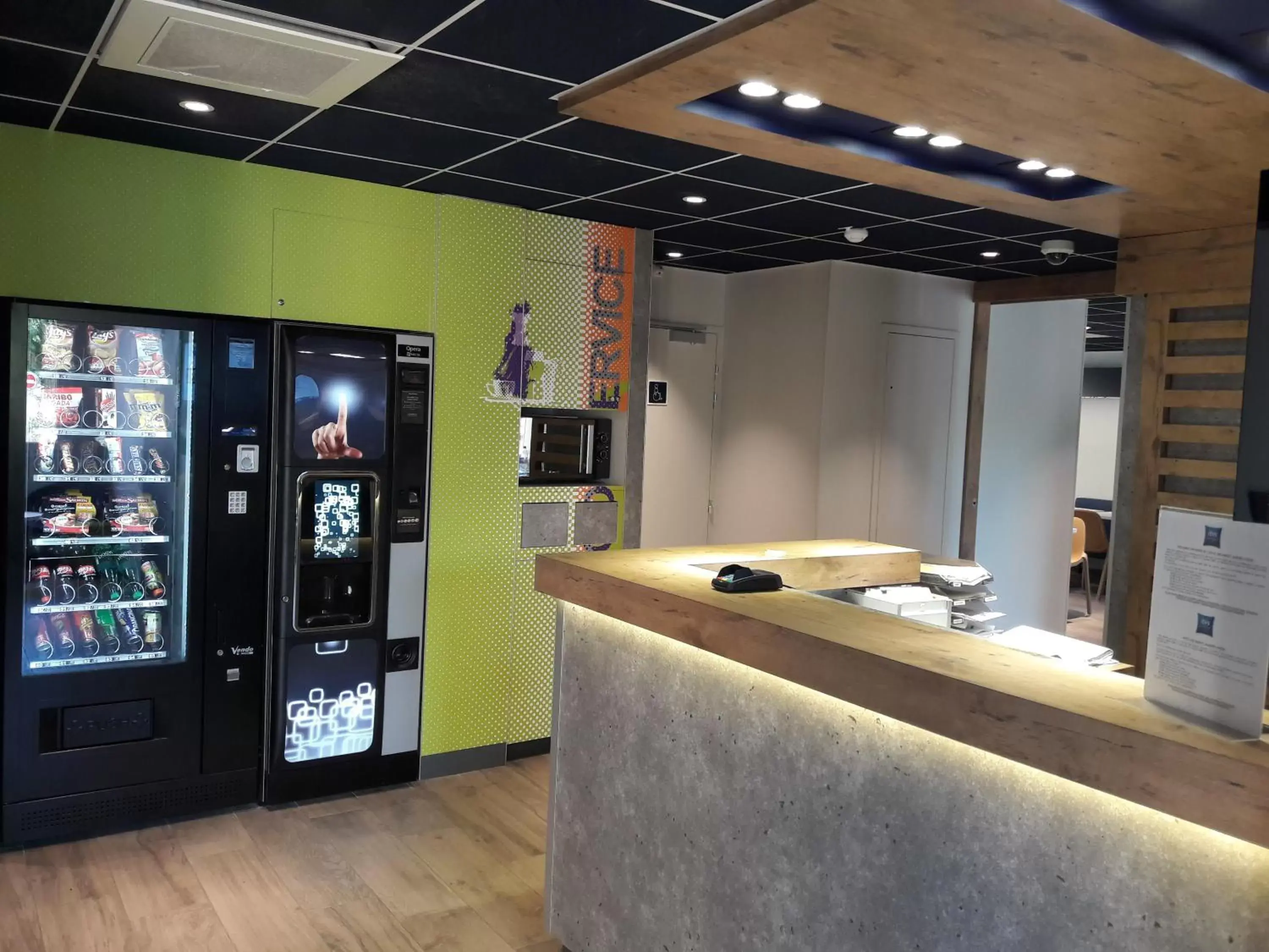 Lobby or reception in ibis budget Auxerre Centre