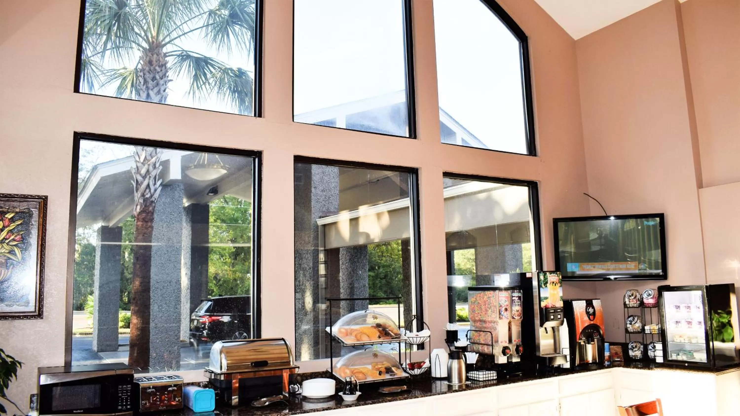 Food and drinks in Howard Johnson by Wyndham Beaufort/Parris Island