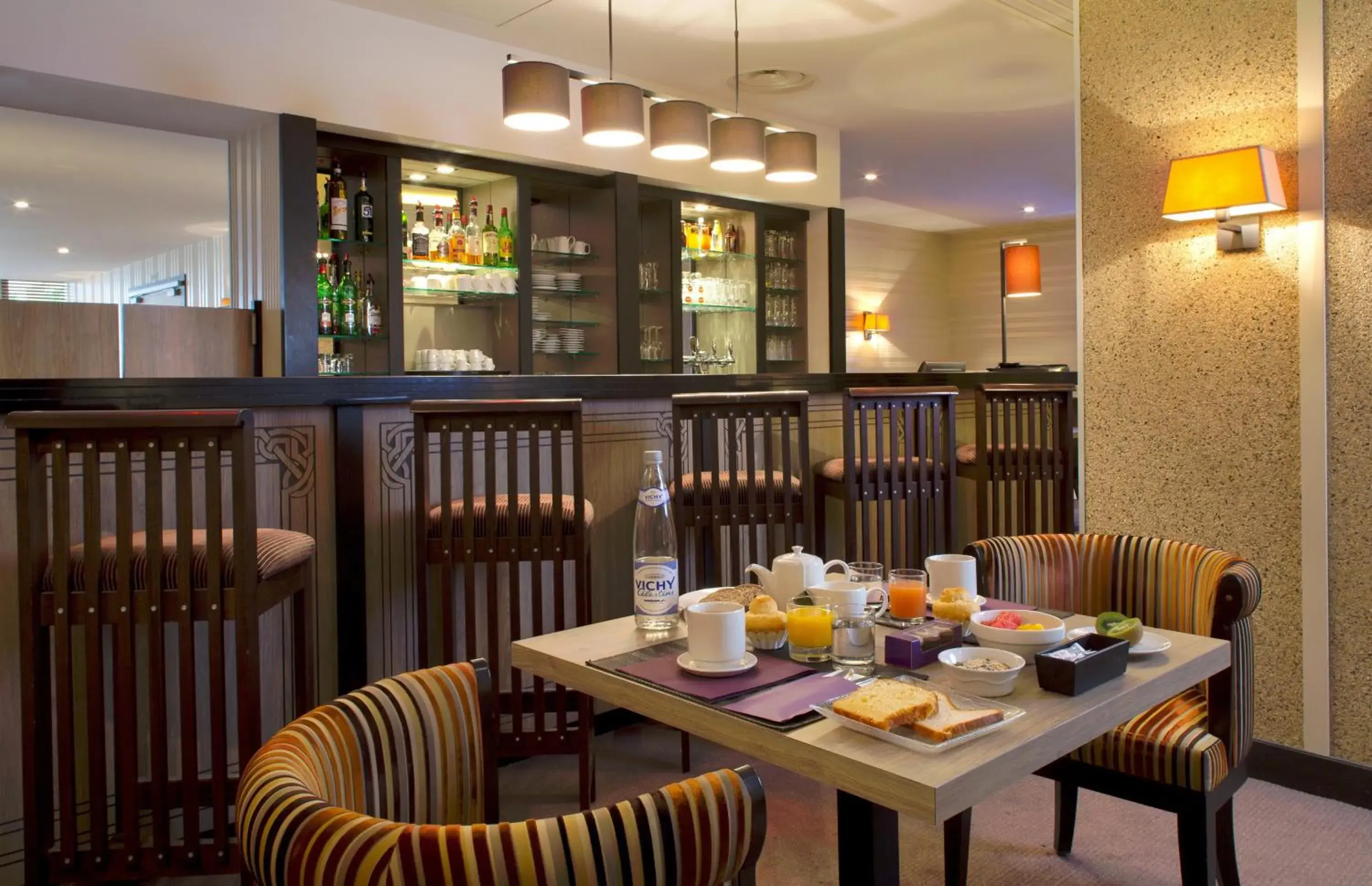 Lounge or bar, Restaurant/Places to Eat in Hotel Mercure Vichy Thermalia