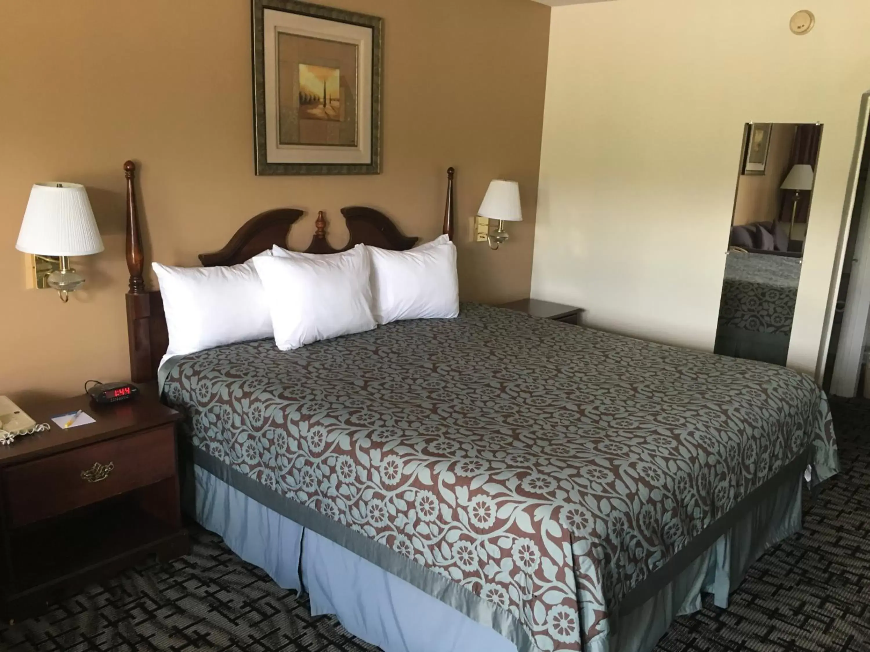 Bed in Days Inn by Wyndham Picayune