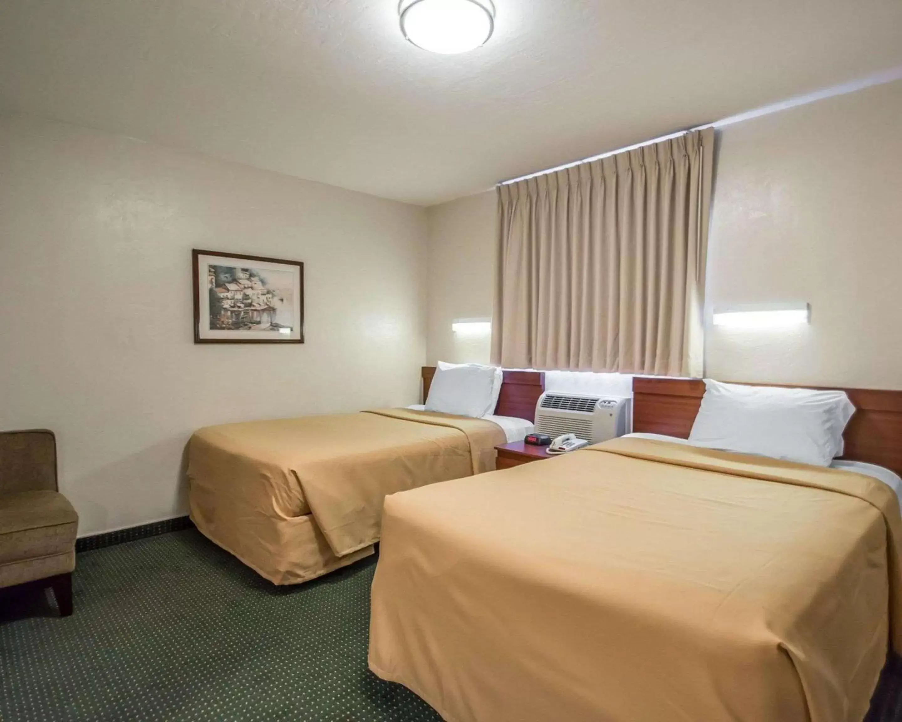 Photo of the whole room, Bed in Suburban Studios Melbourne Airport