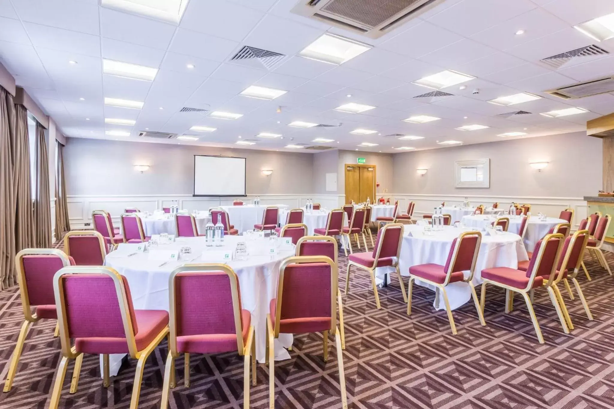 Meeting/conference room in Holiday Inn Newcastle Gosforth Park, an IHG Hotel