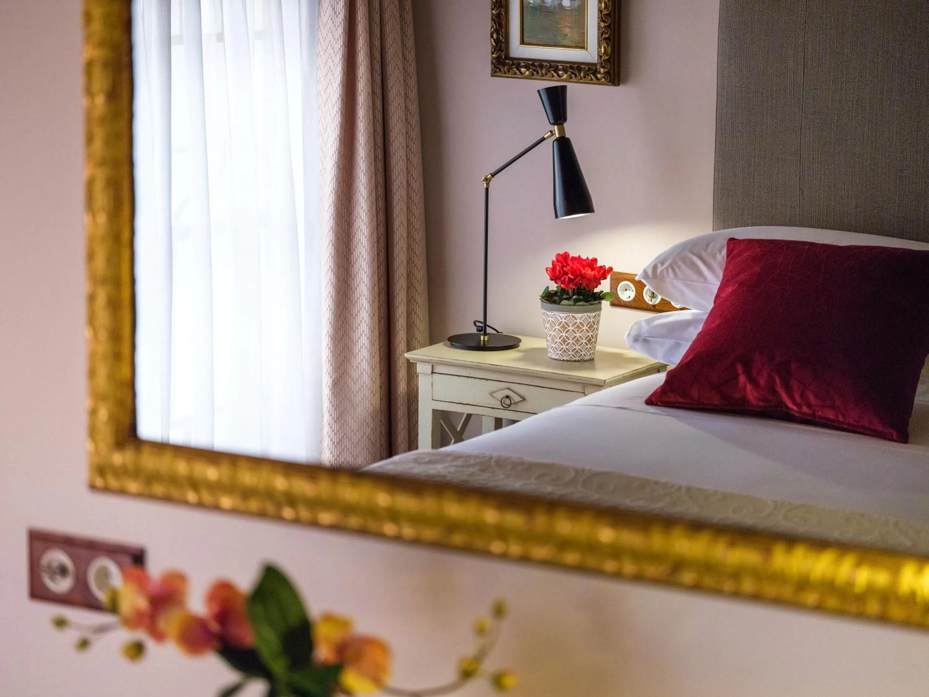 Bed in Hotel Gloria de Sant Jaume