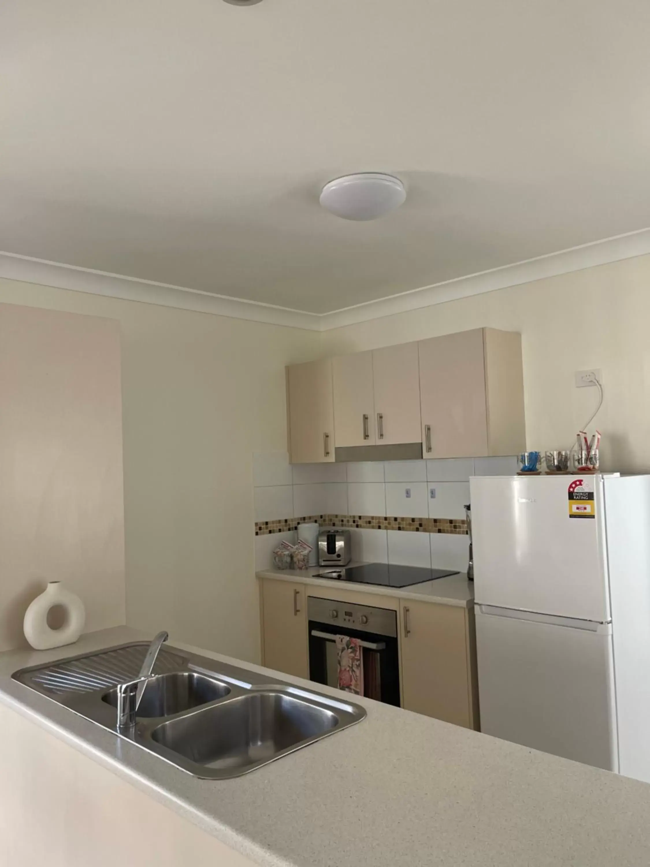 Kitchen/Kitchenette in Esk Mountain View Lodge