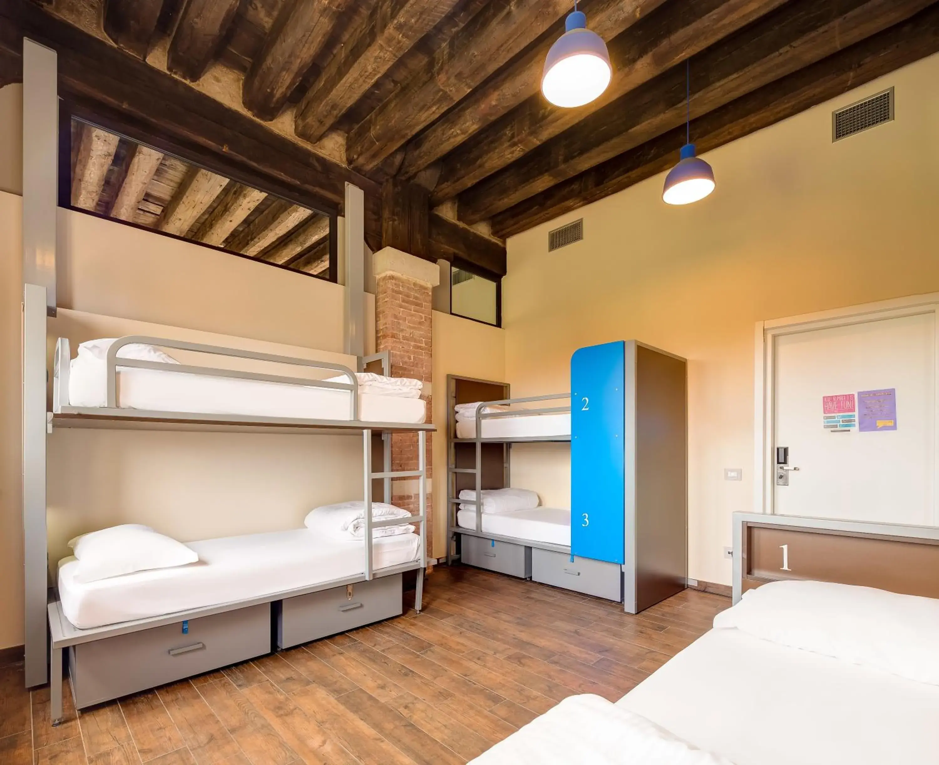 Bed, Bunk Bed in Generator Venice