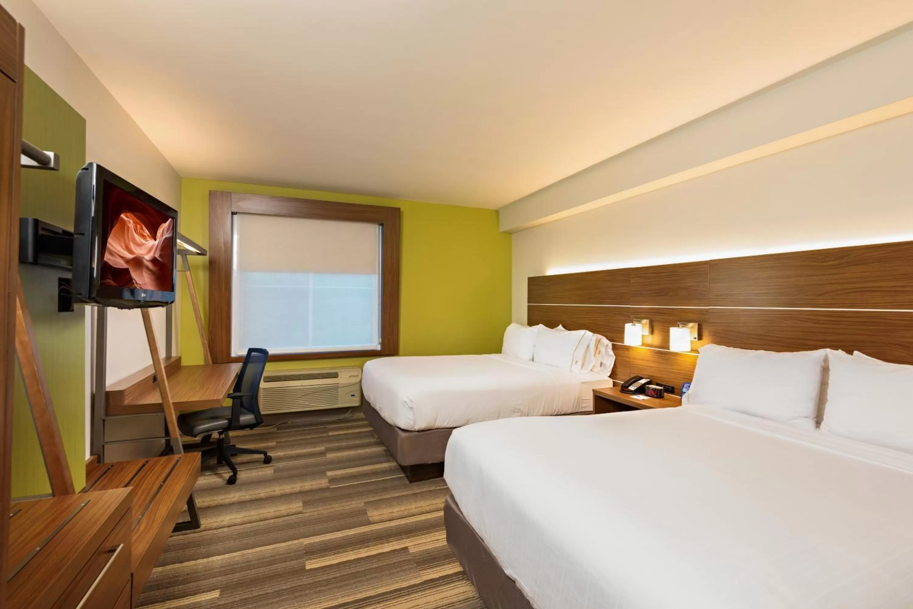 Bedroom, Bed in Holiday Inn Express Peoria North - Glendale by IHG