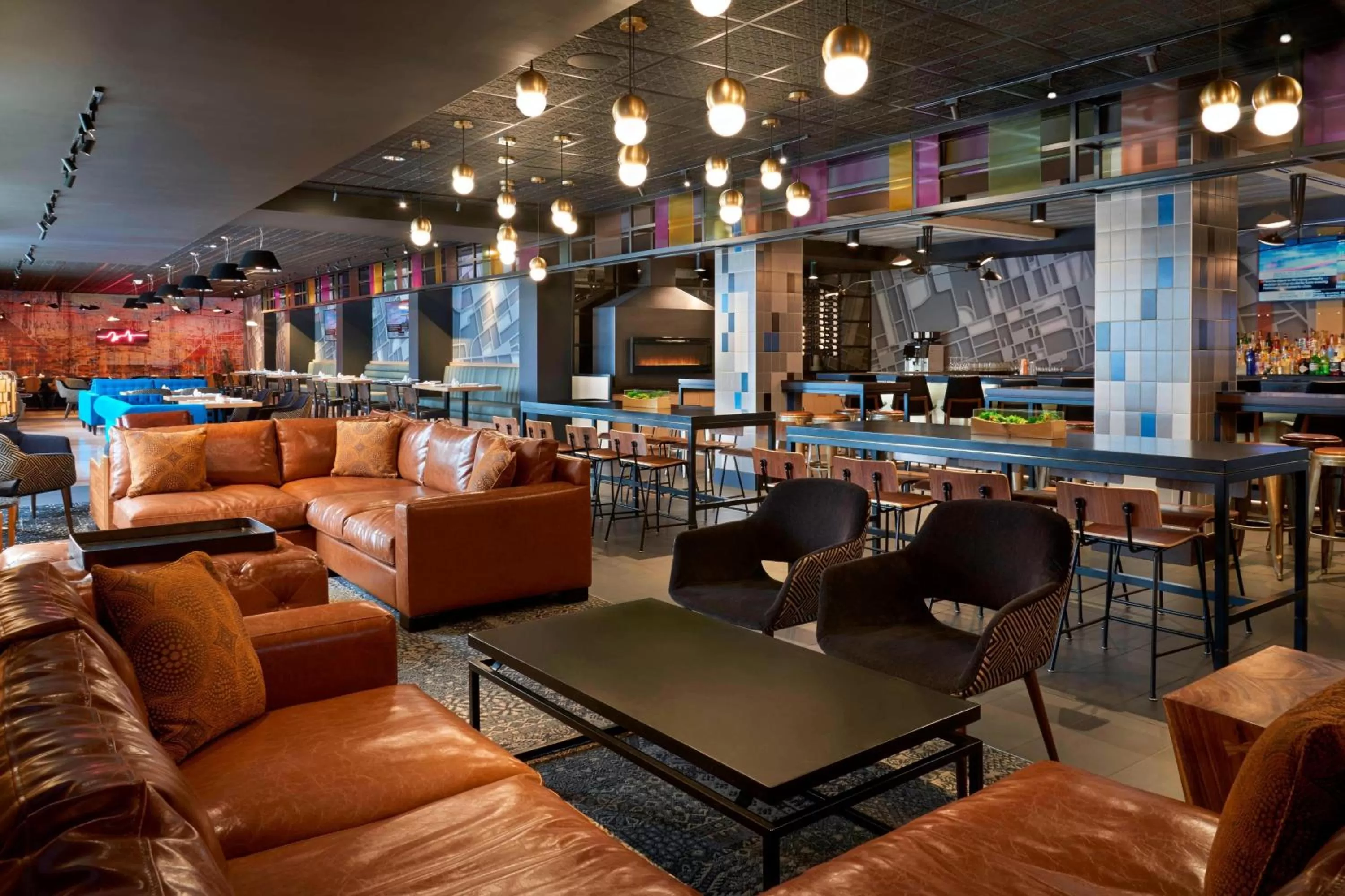 Lounge or bar in Delta Hotels by Marriott Toronto Airport & Conference Centre