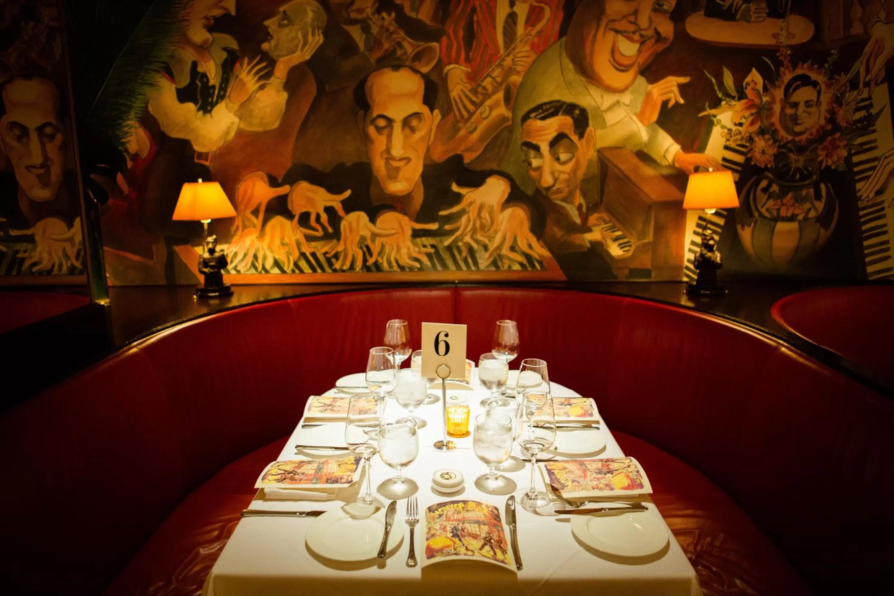 Restaurant/places to eat in Hotel Elysee by Library Hotel Collection