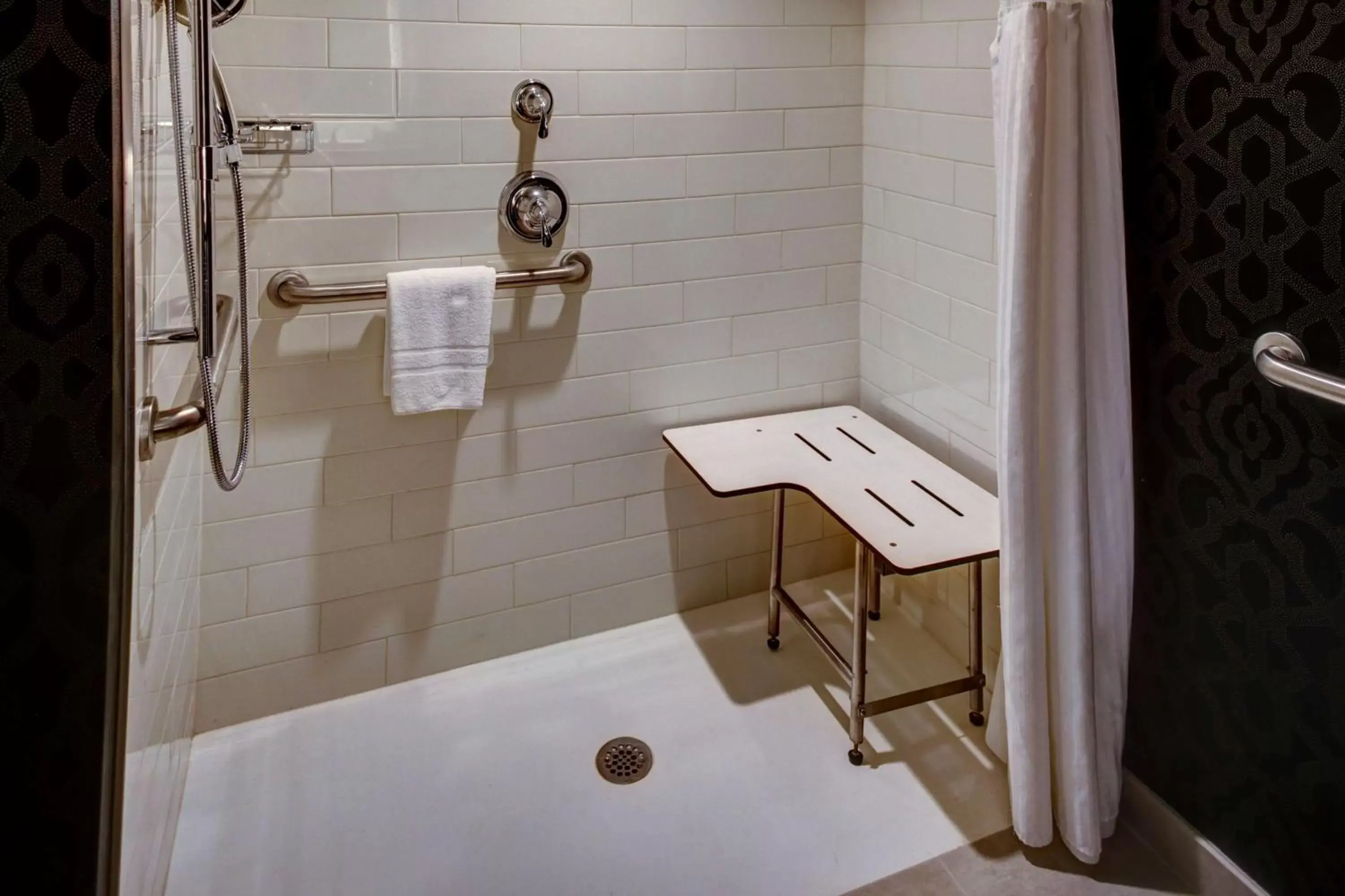 Bathroom in Embassy Suites Williamsburg