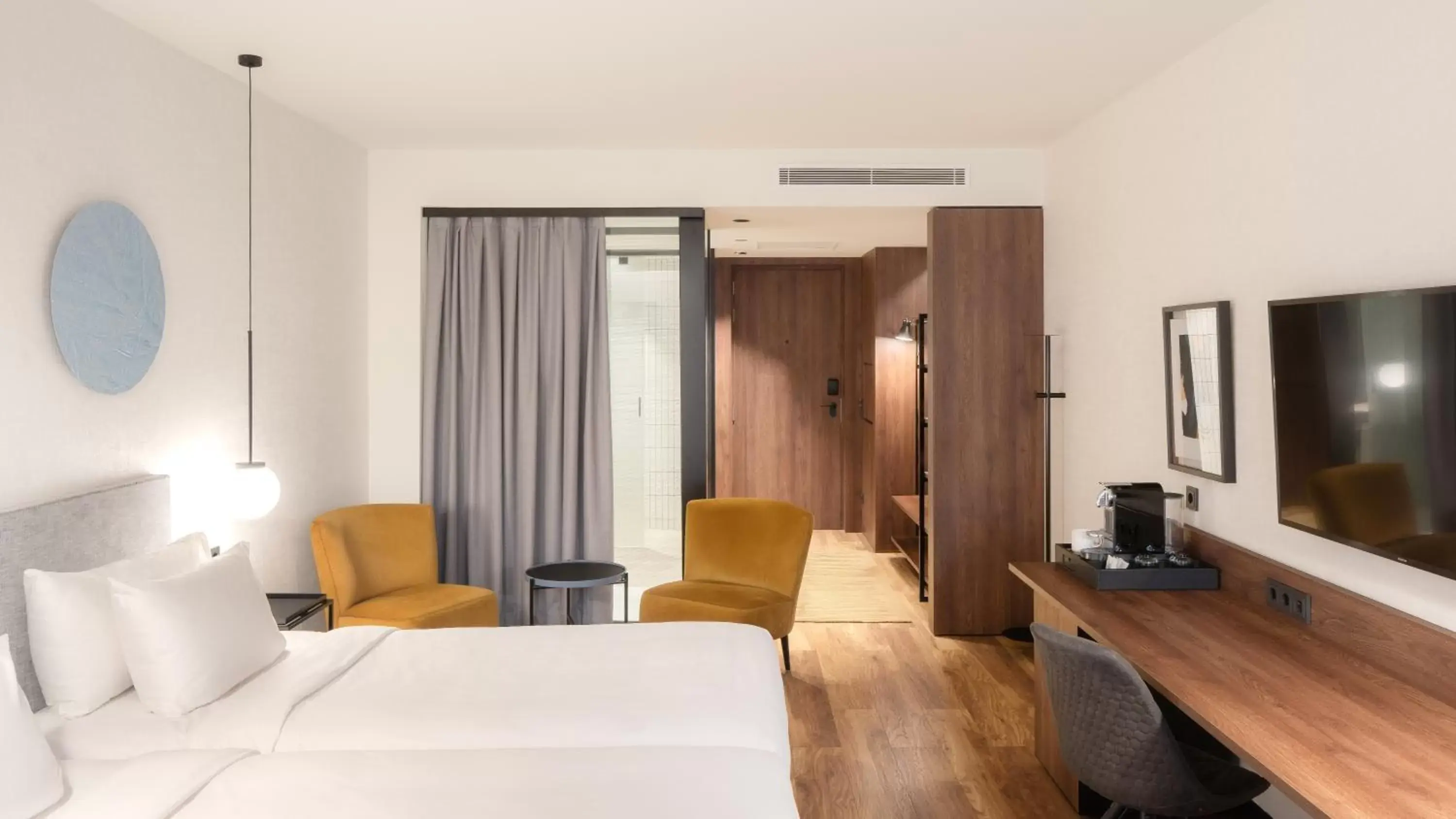 Bed, TV/Entertainment Center in Radisson Blu 1882 Hotel, Barcelona Sagrada Familia