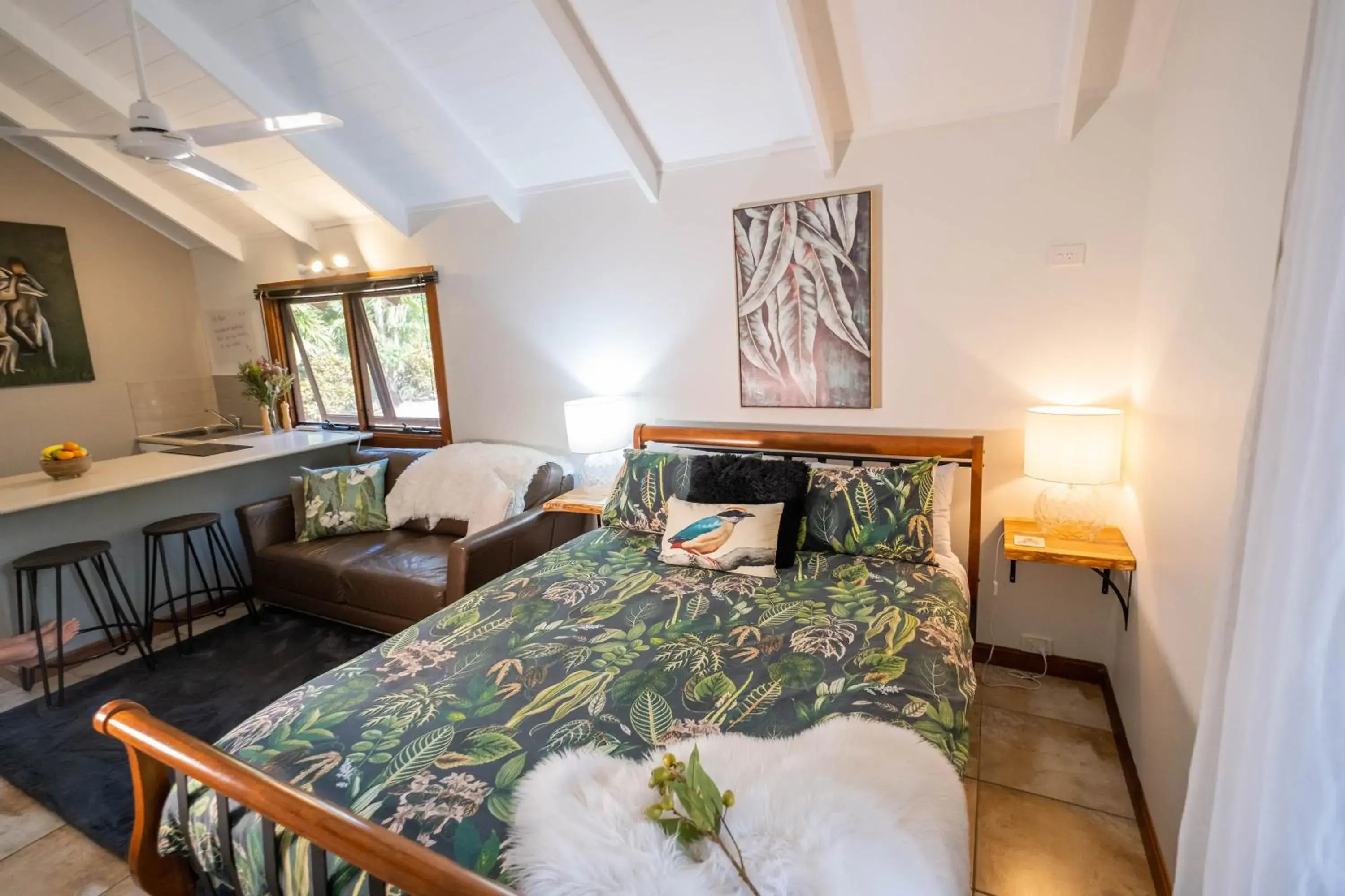 Bed in Airlie Beach Eco Cabins - Adults Only