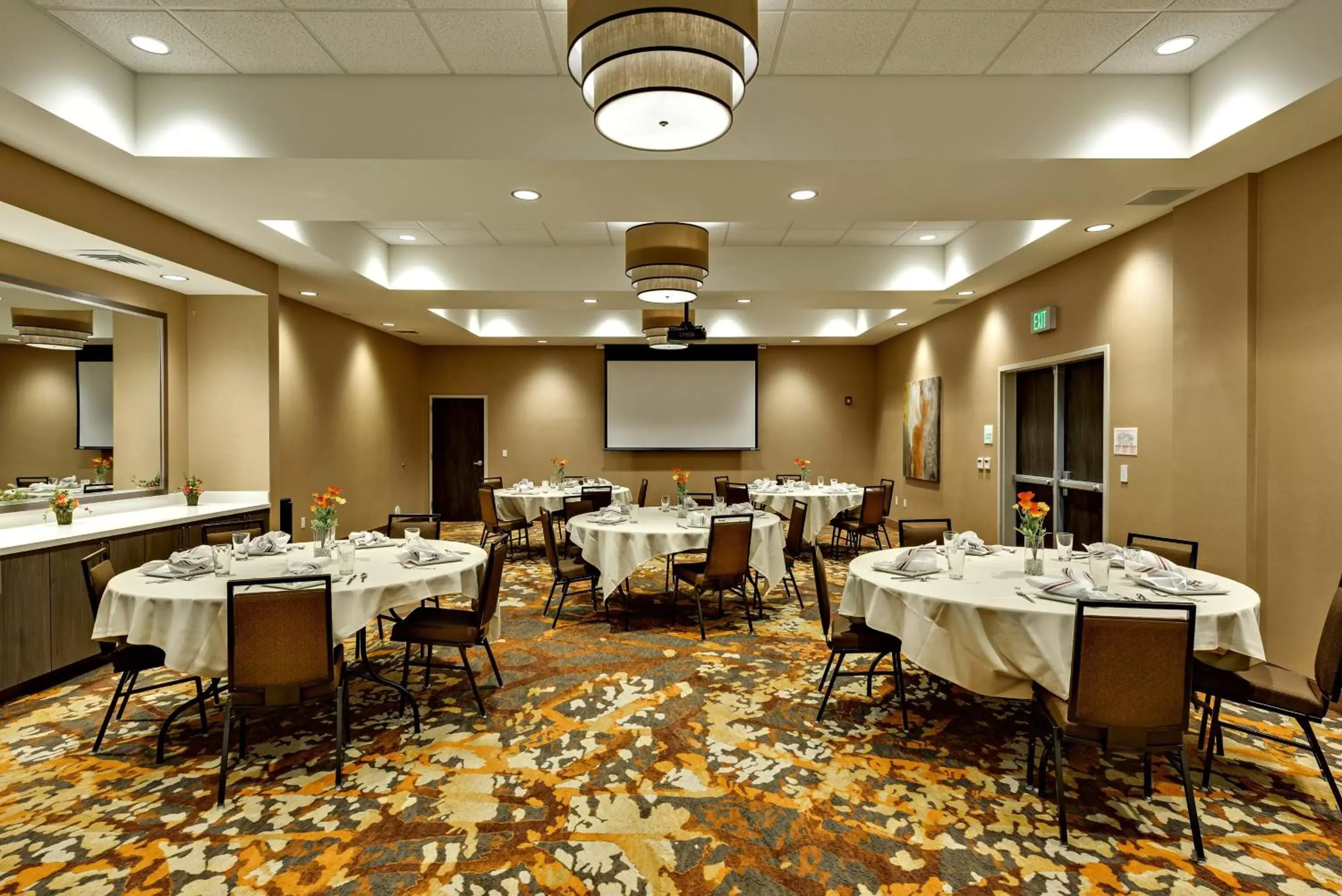 Meeting/conference room in Holiday Inn St. George Convention Center, an IHG Hotel